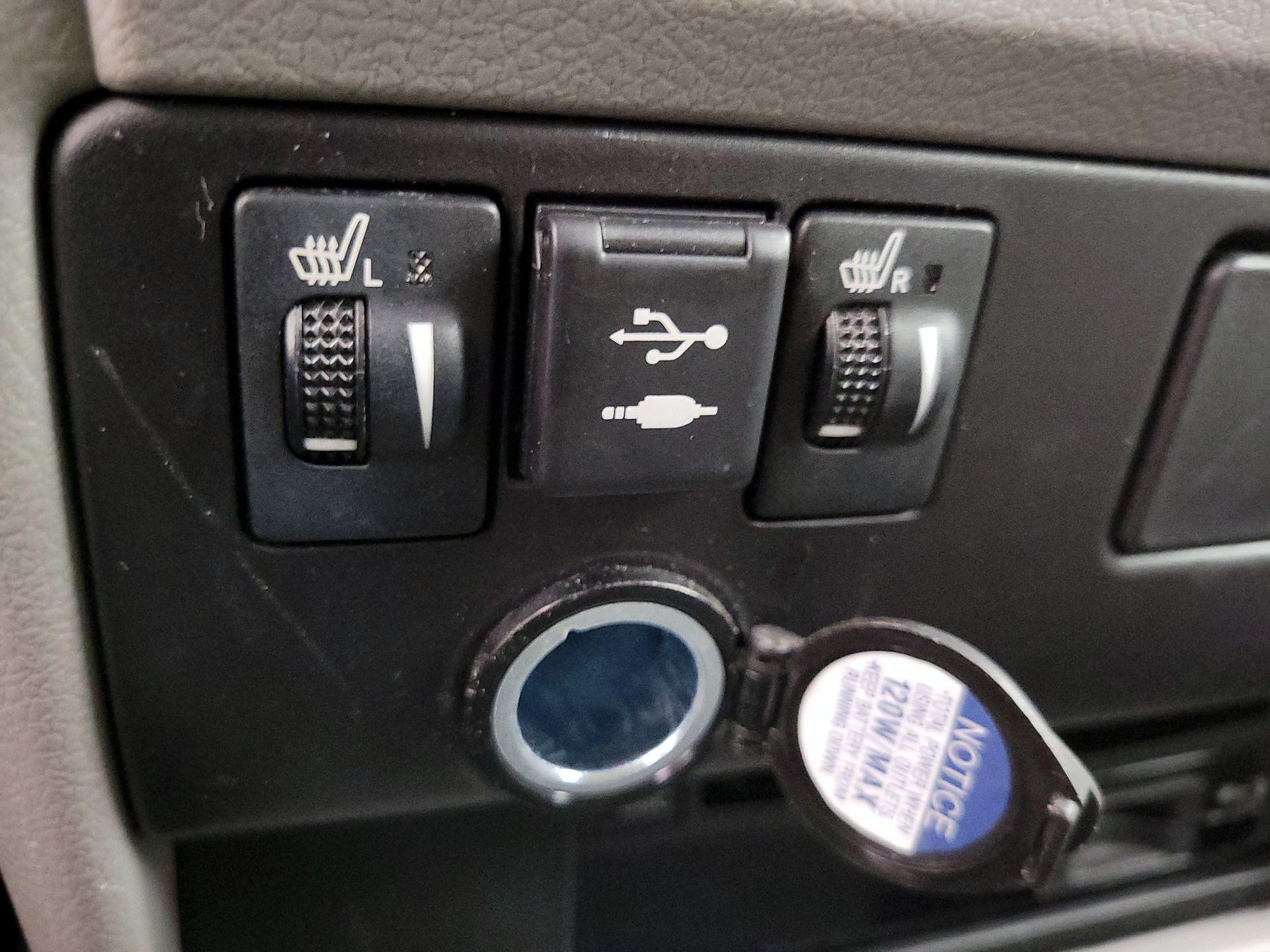 Thumbnail: 2019 Toyota Sienna - 19