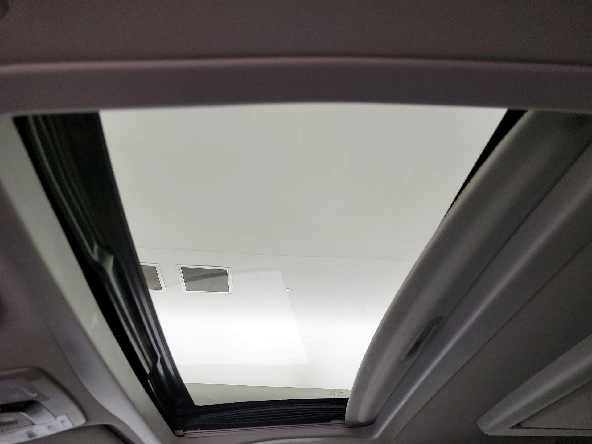 Thumbnail: 2019 Toyota Sienna - 20