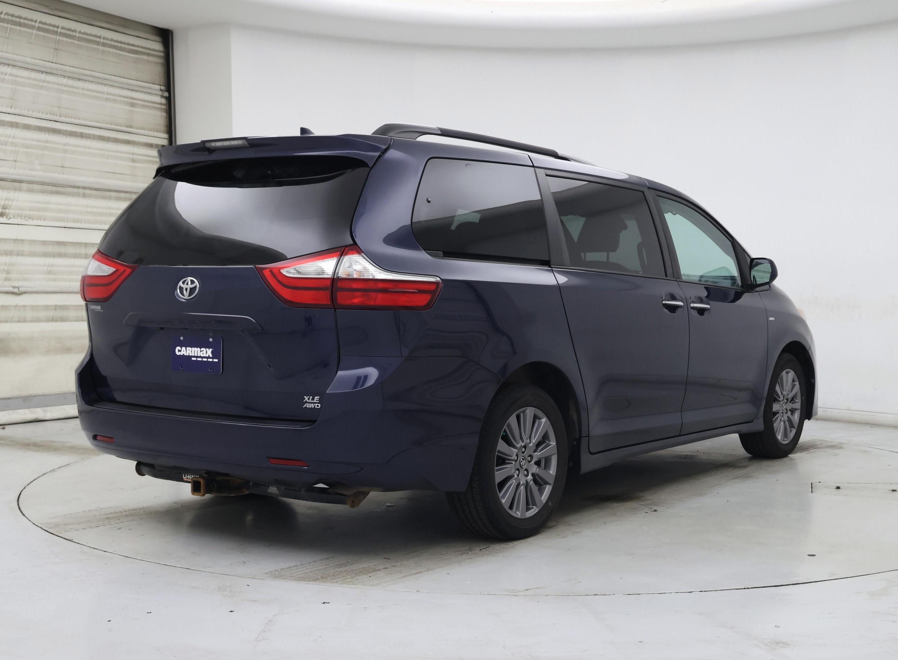 Thumbnail: 2019 Toyota Sienna - 8