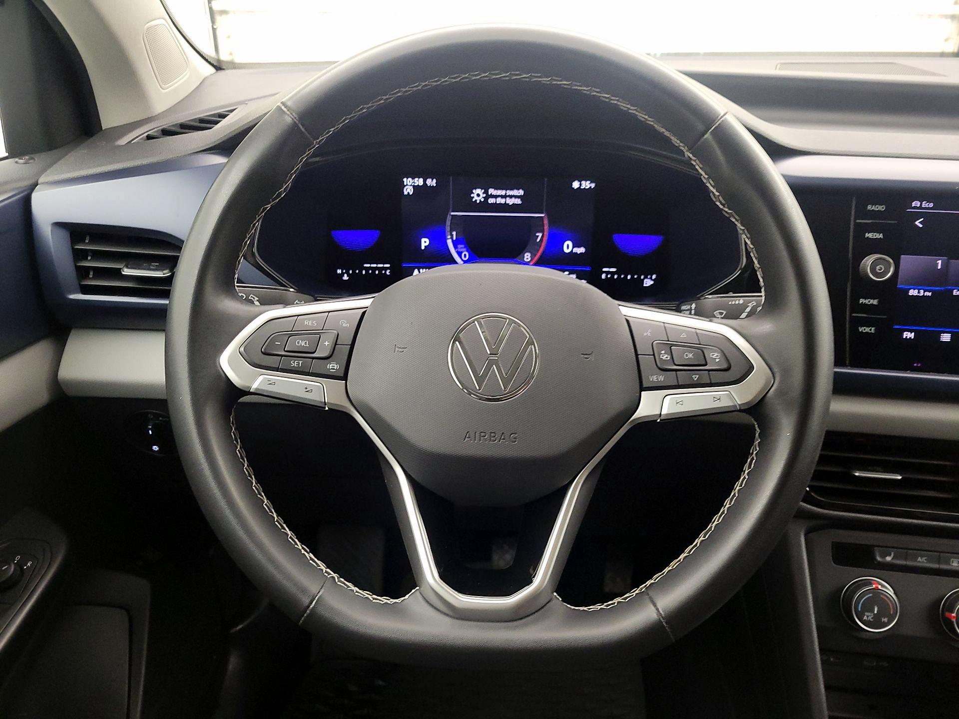 Thumbnail: 2022 Volkswagen Taos - 10