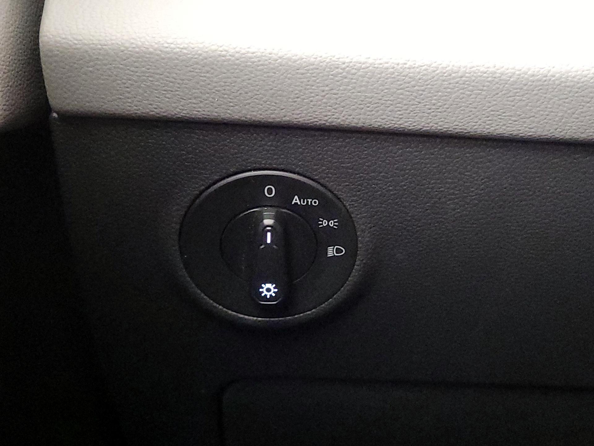 Thumbnail: 2022 Volkswagen Taos - 13