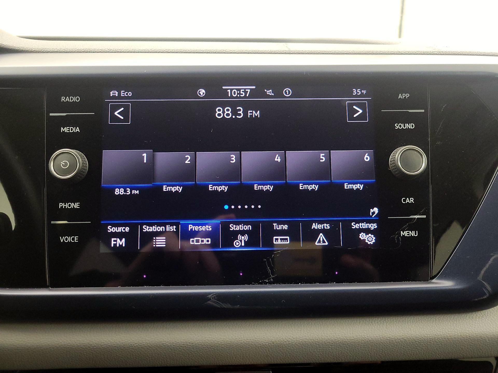 Thumbnail: 2022 Volkswagen Taos - 15