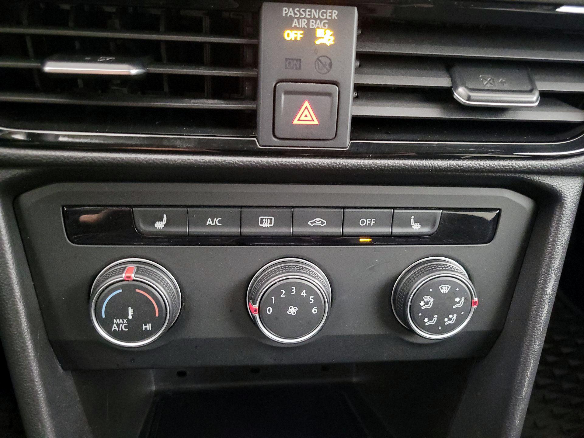 Thumbnail: 2022 Volkswagen Taos - 16