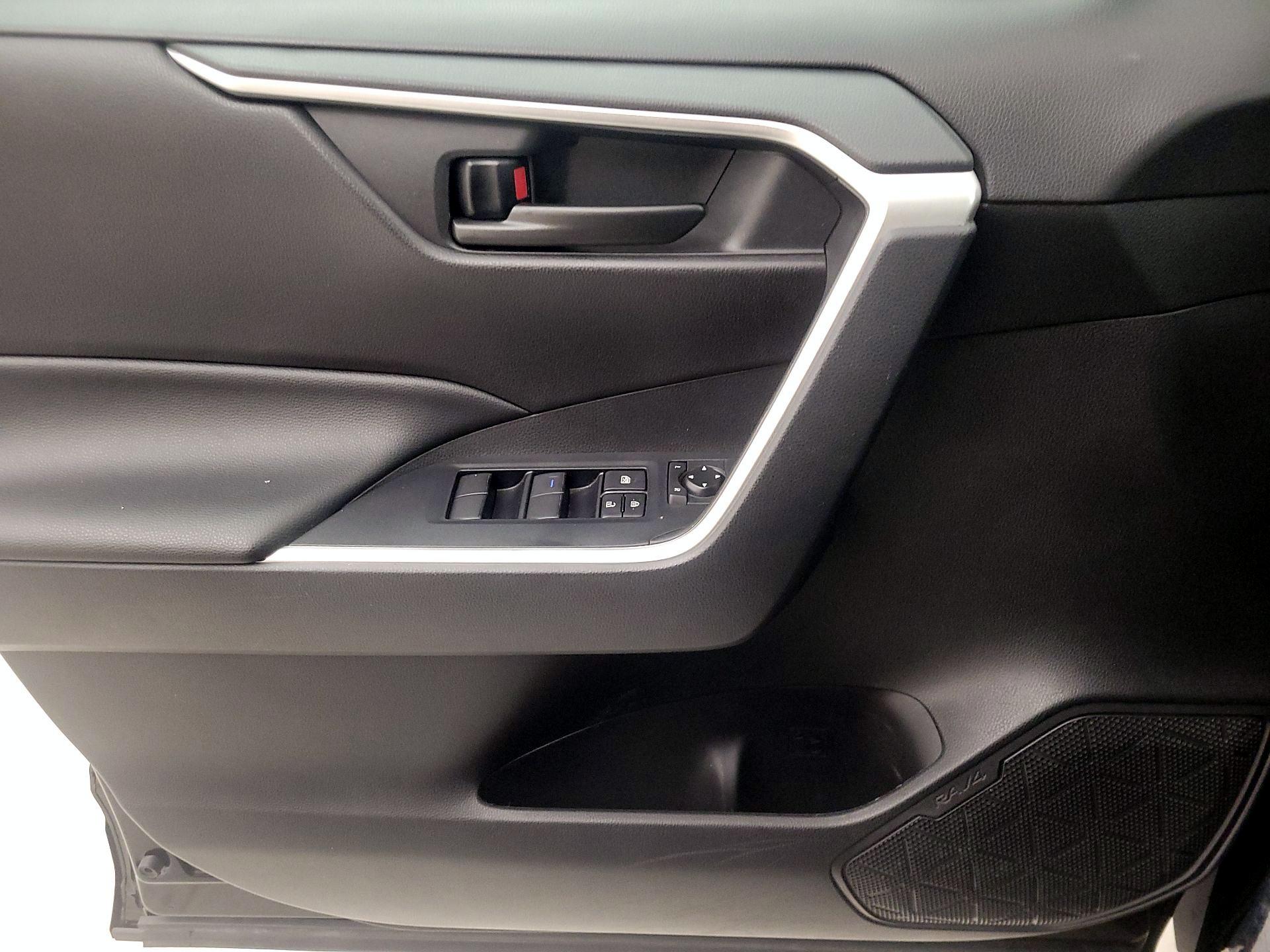 Thumbnail: 2021 Toyota RAV4 - 12