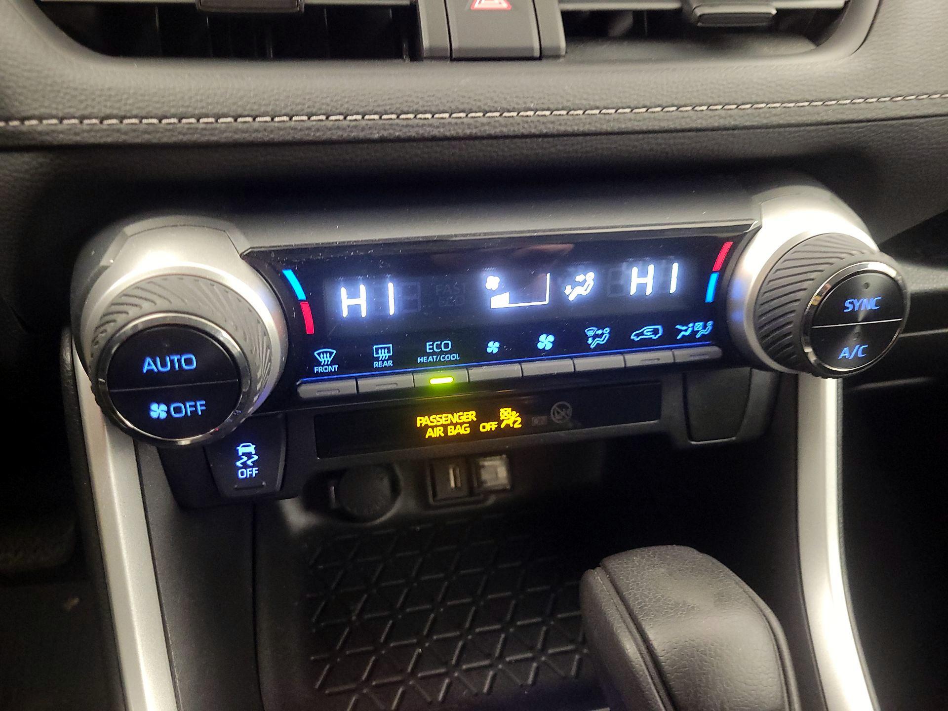 Thumbnail: 2021 Toyota RAV4 - 16