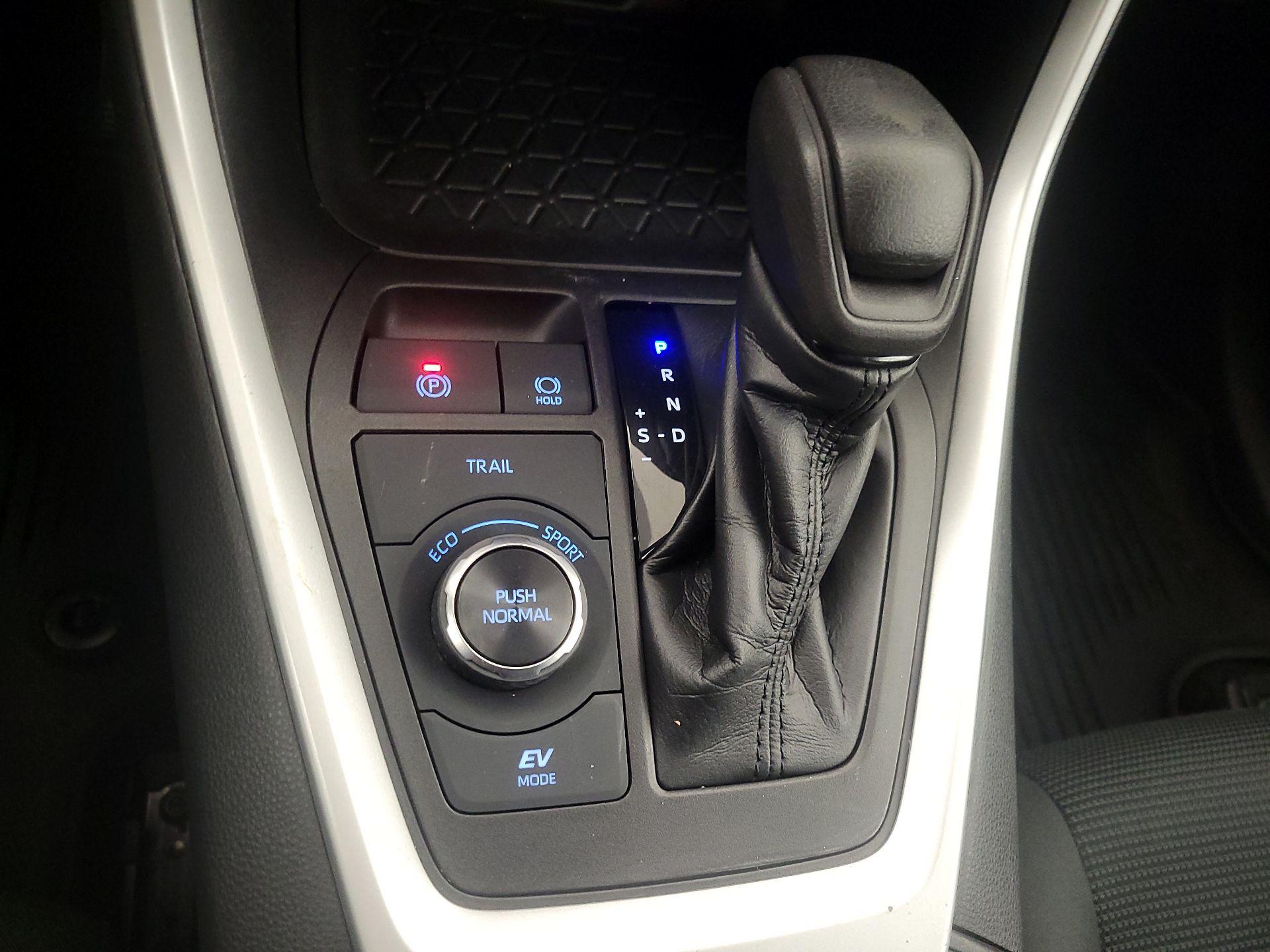 Thumbnail: 2021 Toyota RAV4 - 17