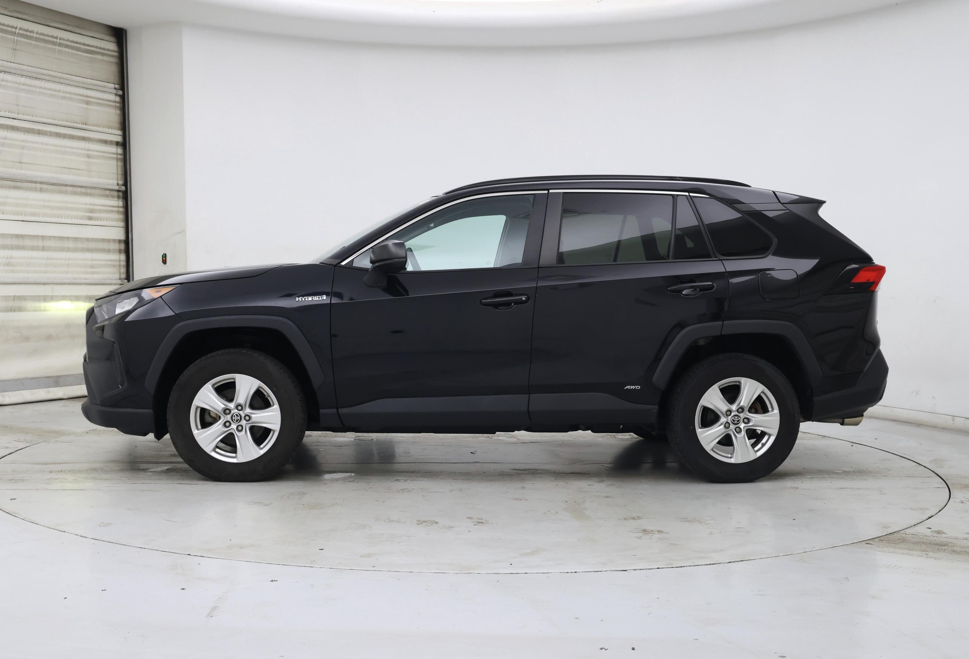 Thumbnail: 2021 Toyota RAV4 - 3