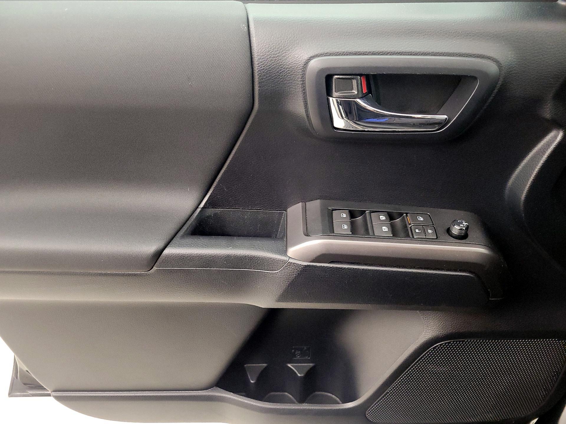 Thumbnail: 2019 Toyota Tacoma - 12