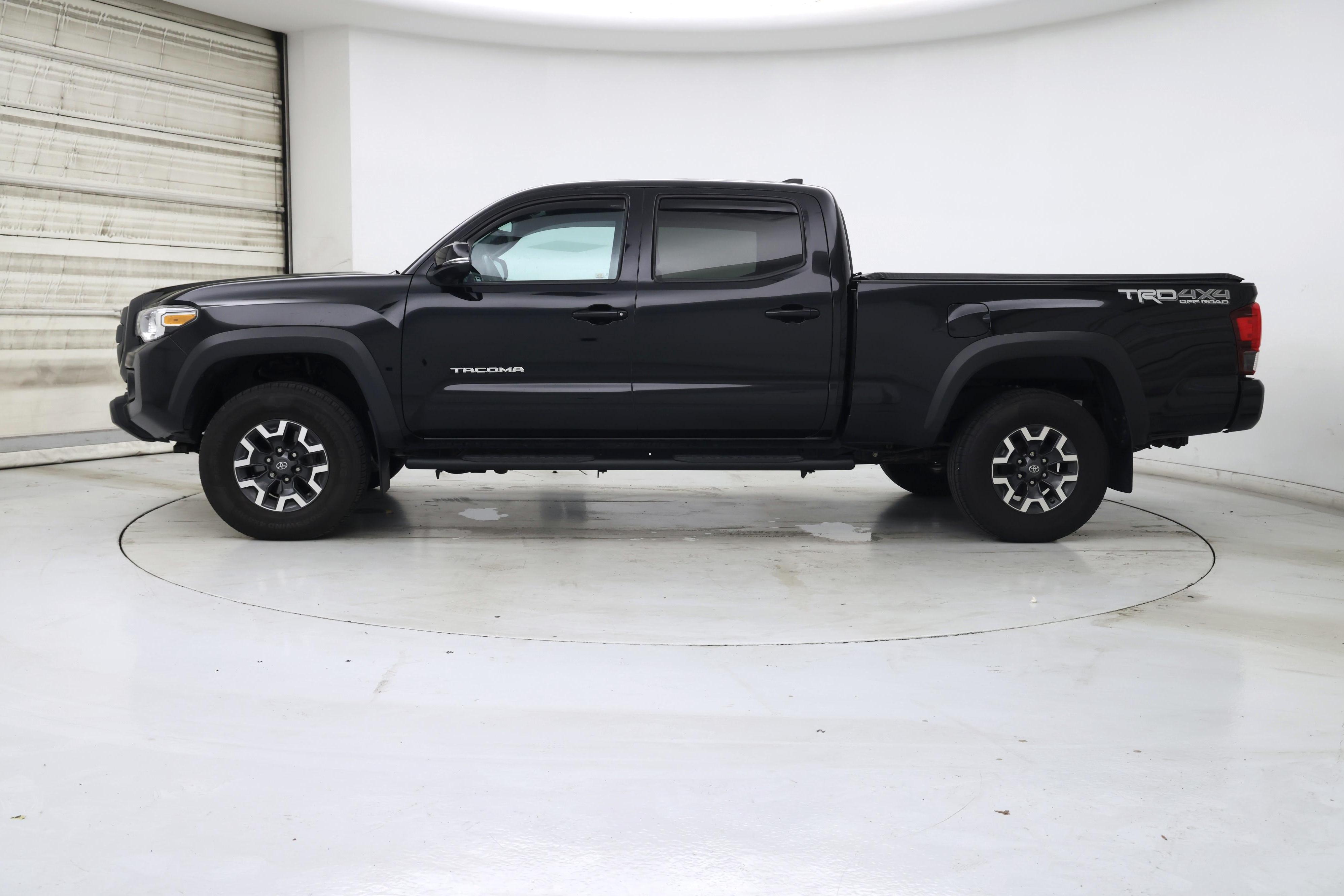 Thumbnail: 2019 Toyota Tacoma - 3