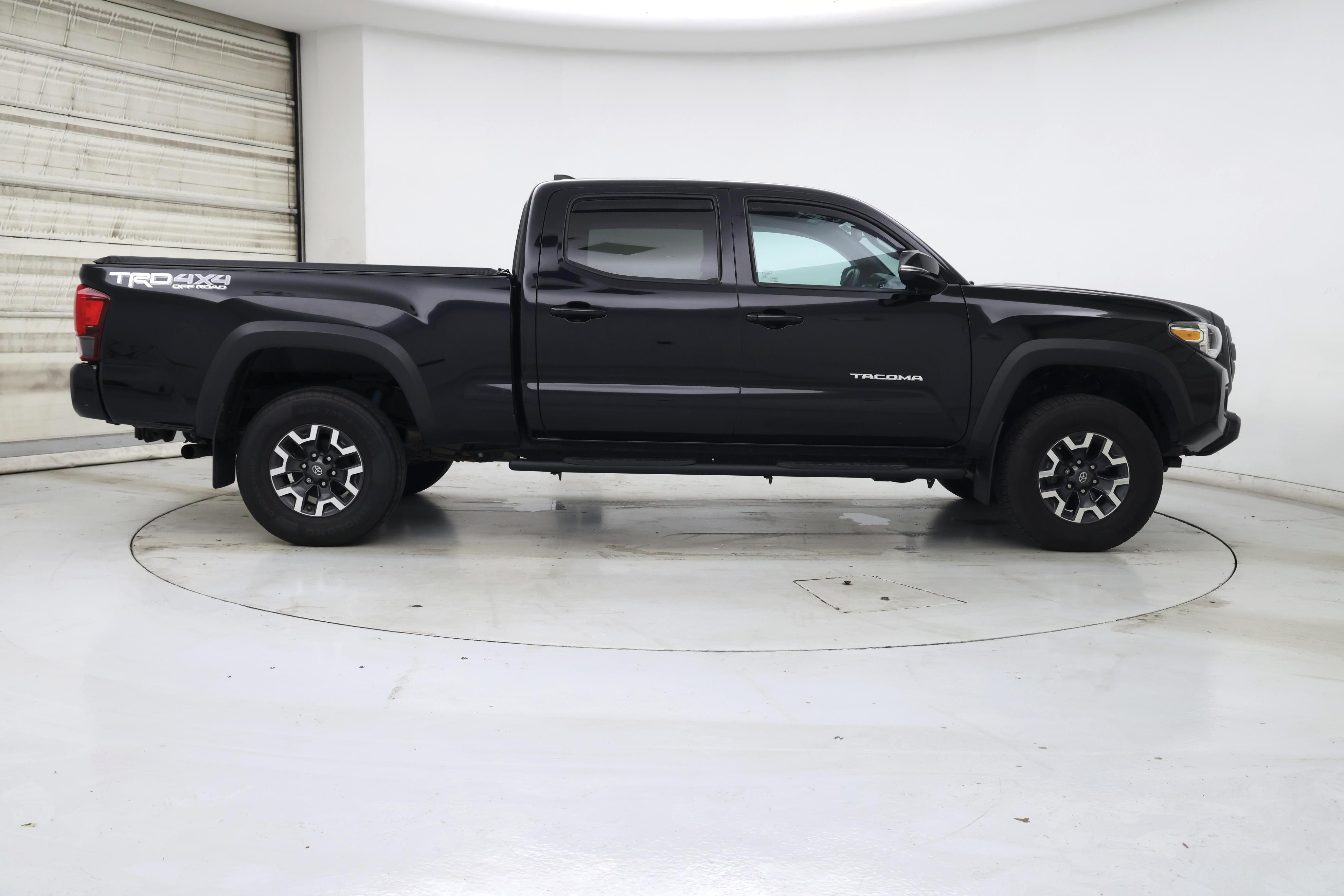 Thumbnail: 2019 Toyota Tacoma - 7