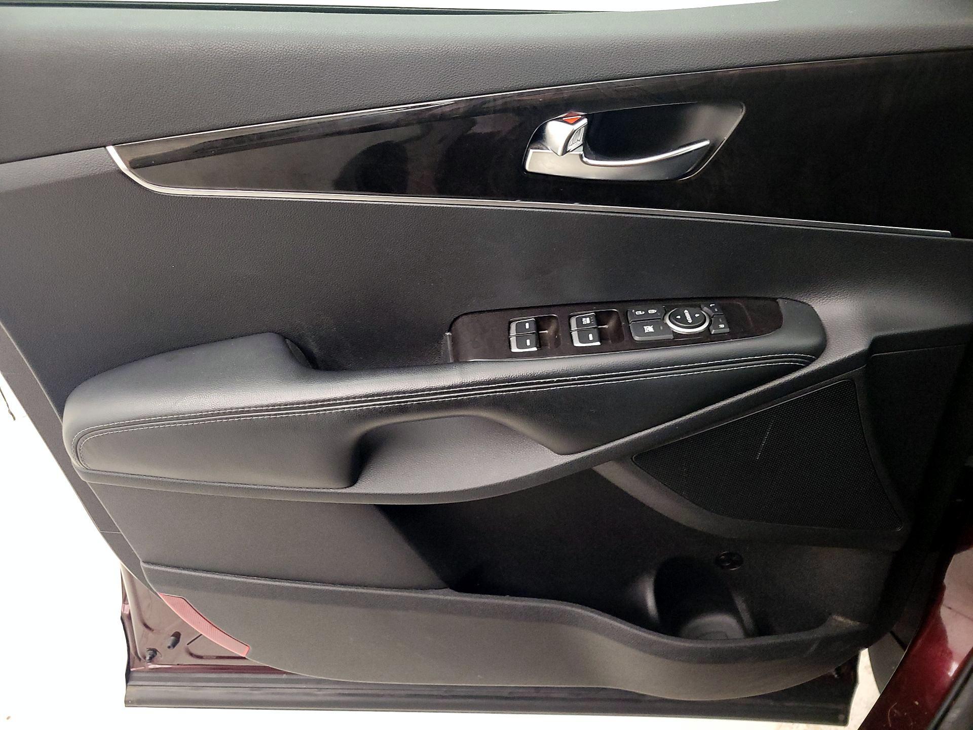 Thumbnail: 2016 Kia Sorento - 12