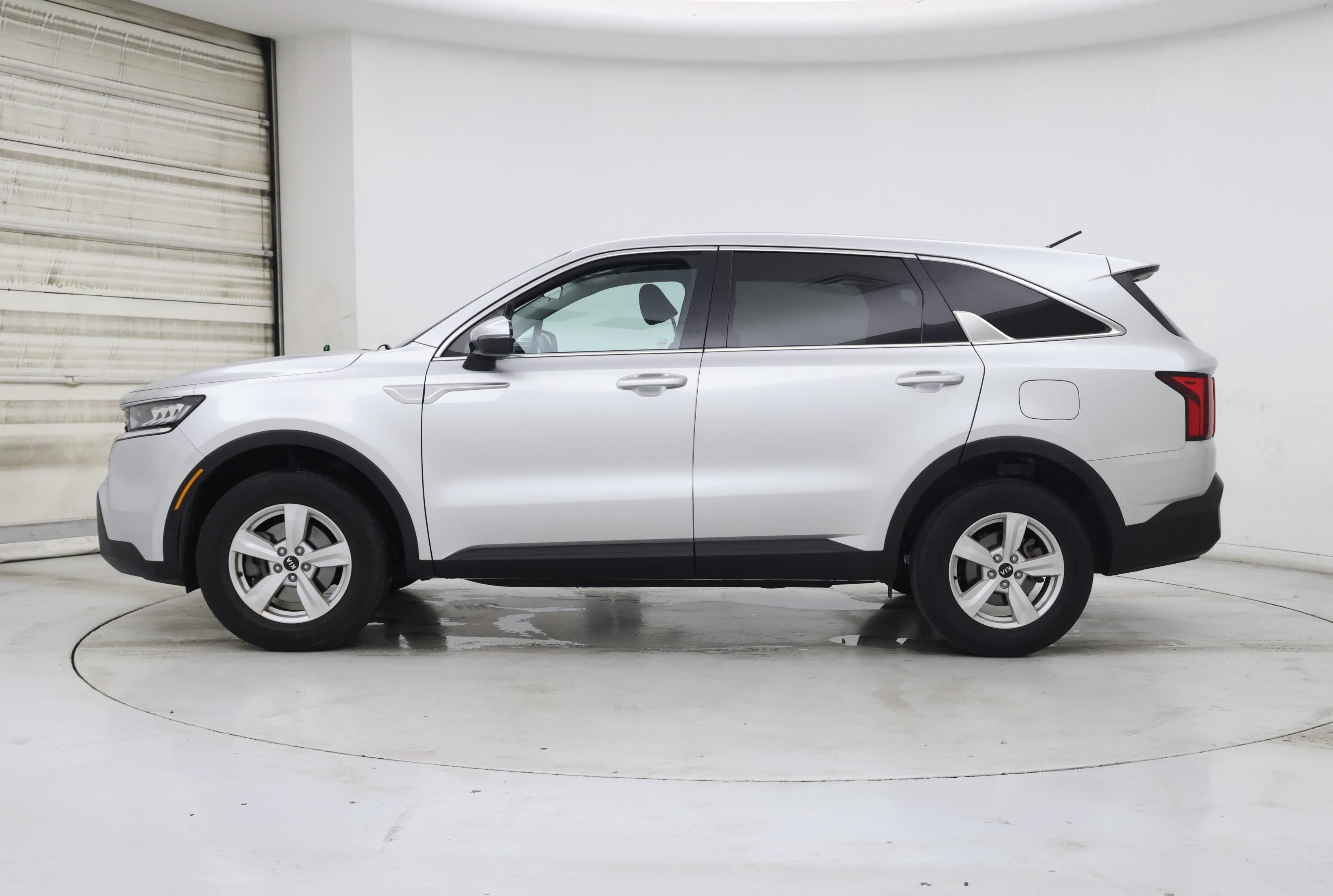 Thumbnail: 2021 Kia Sorento - 3