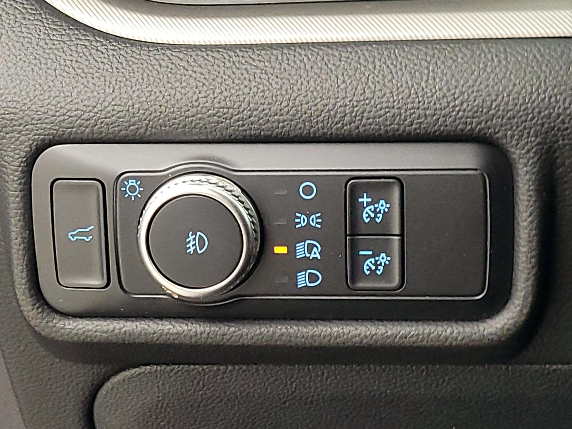 Thumbnail: 2020 Ford Explorer - 13