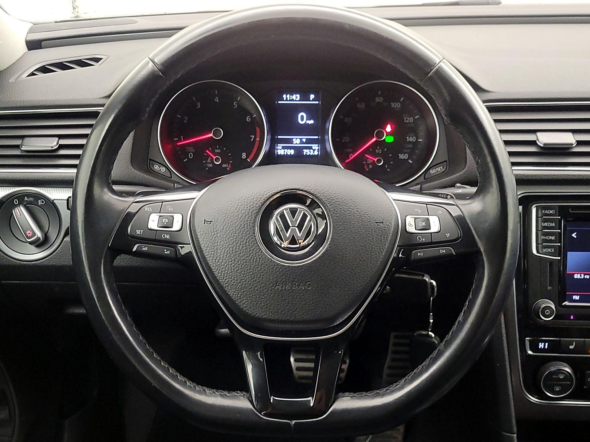 Thumbnail: 2018 Volkswagen Passat - 10