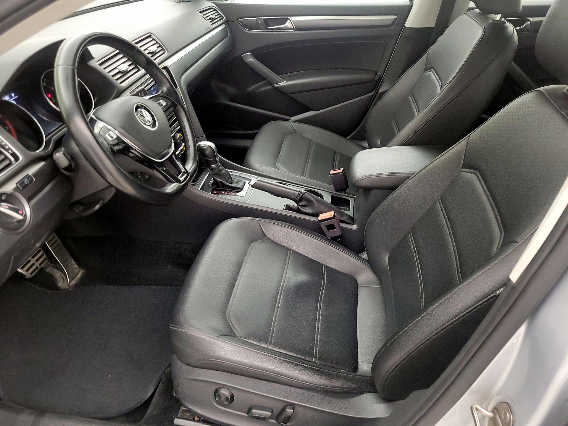 Thumbnail: 2018 Volkswagen Passat - 11