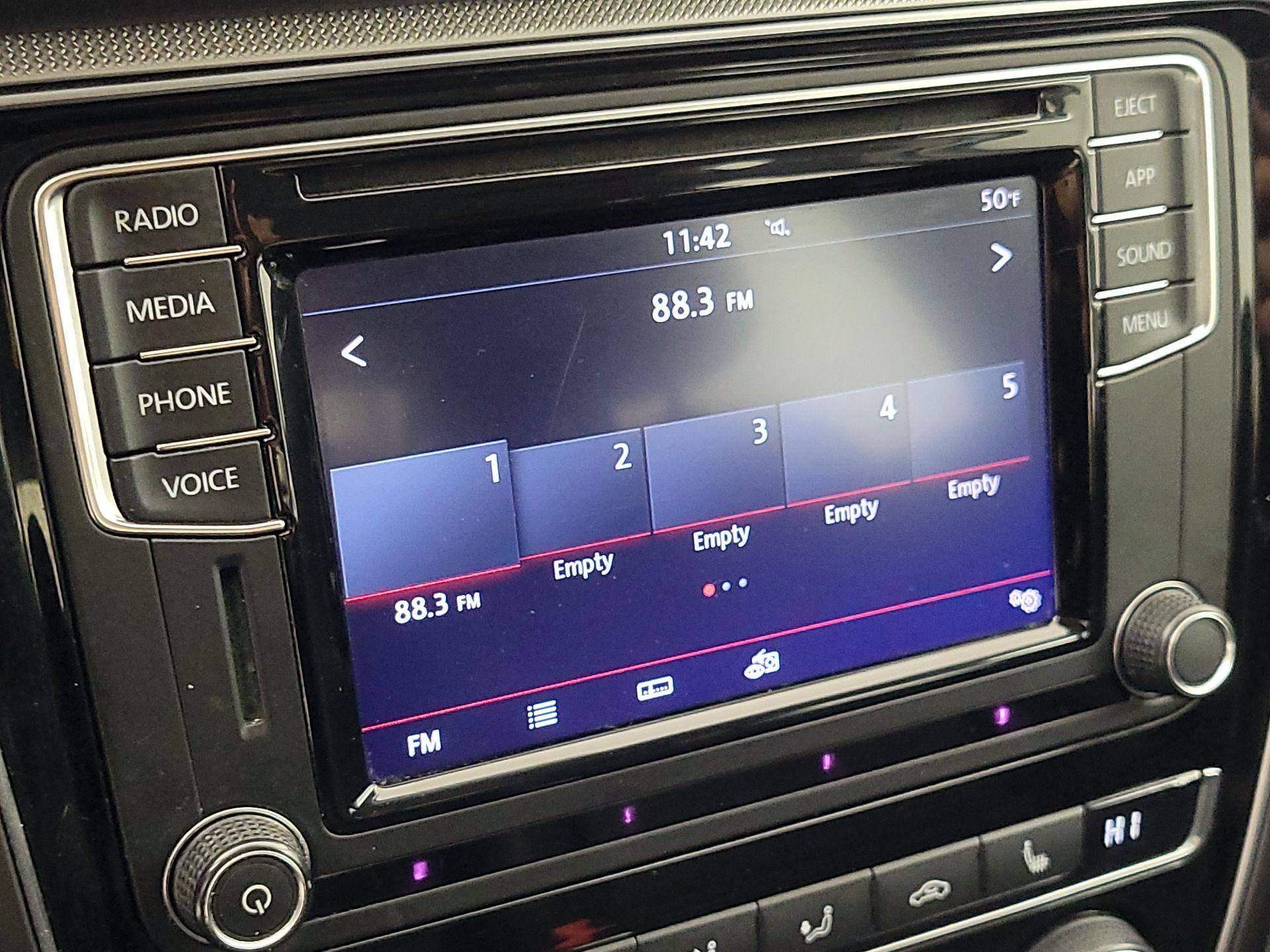 Thumbnail: 2018 Volkswagen Passat - 15