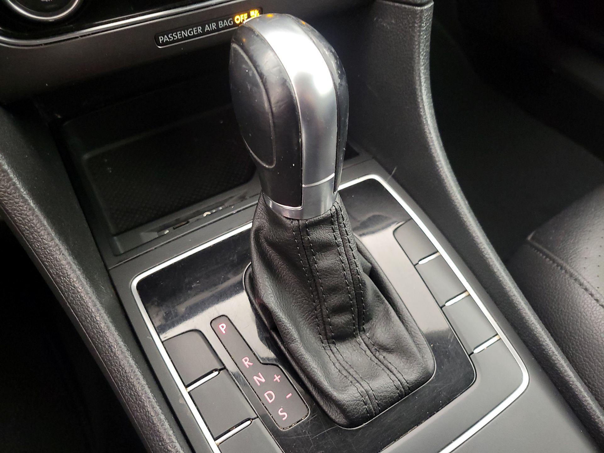 Thumbnail: 2018 Volkswagen Passat - 17