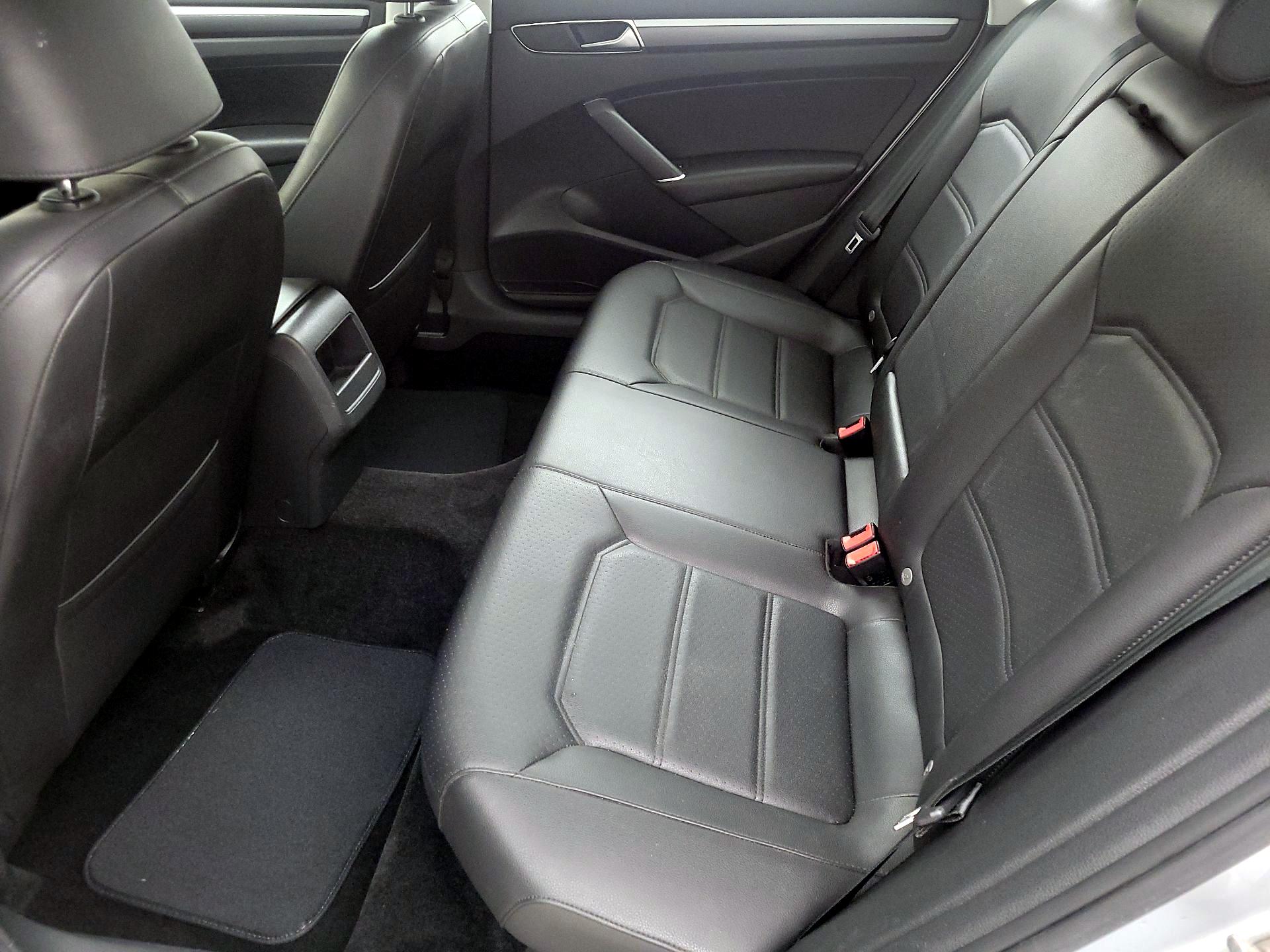 Thumbnail: 2018 Volkswagen Passat - 18