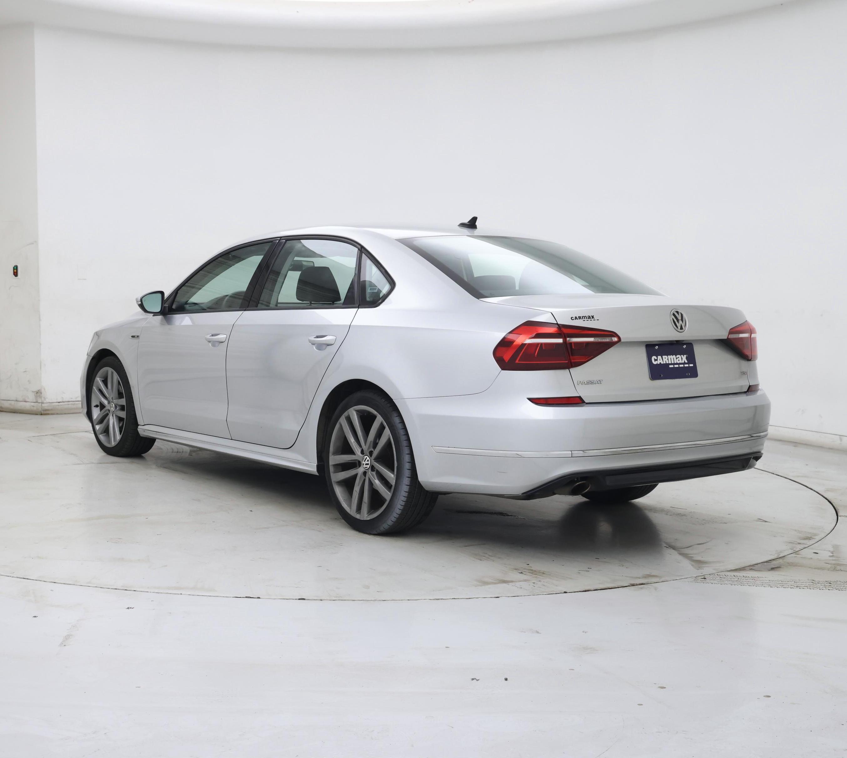 Thumbnail: 2018 Volkswagen Passat - 2