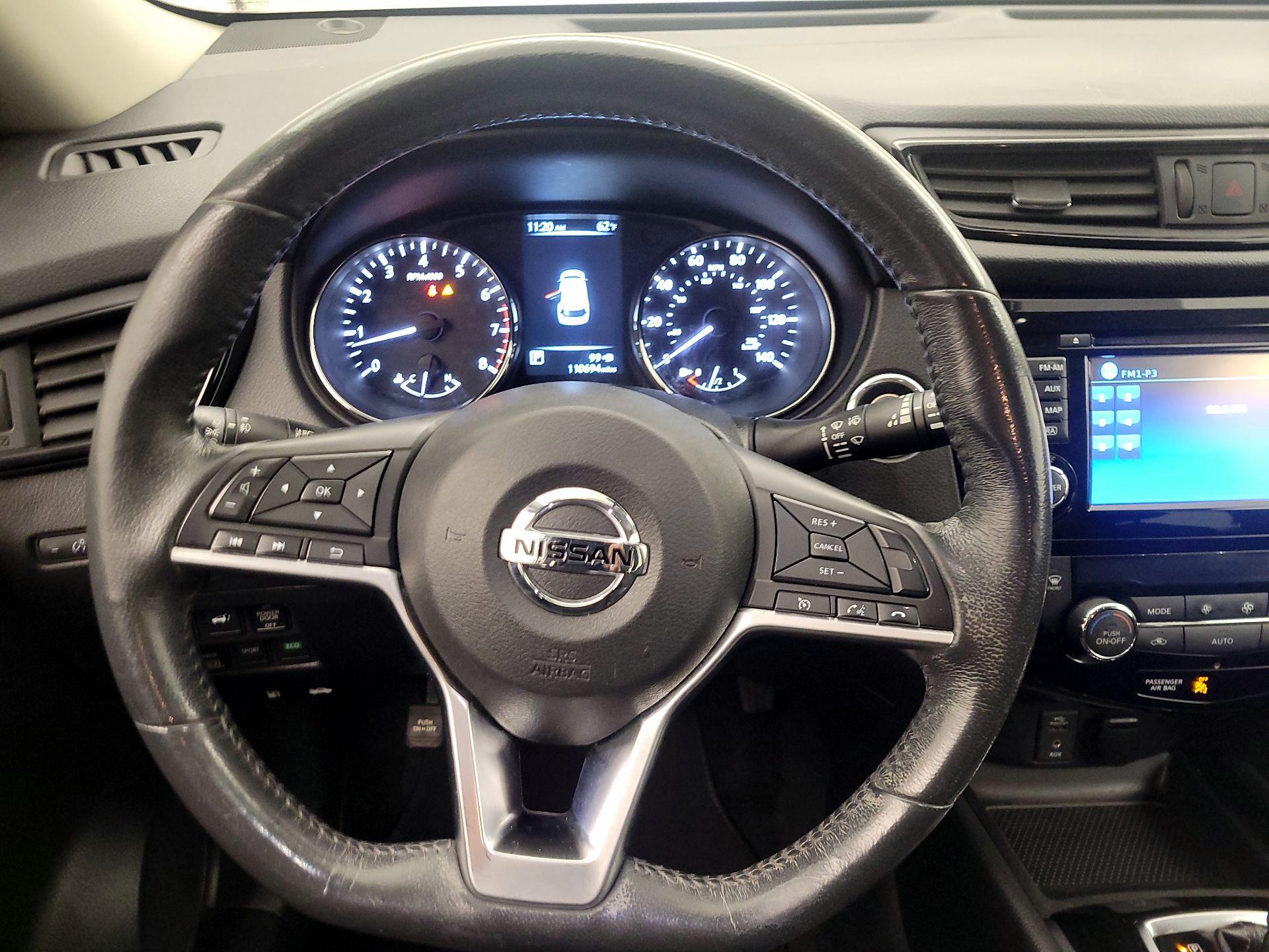 Thumbnail: 2017 Nissan Rogue - 10