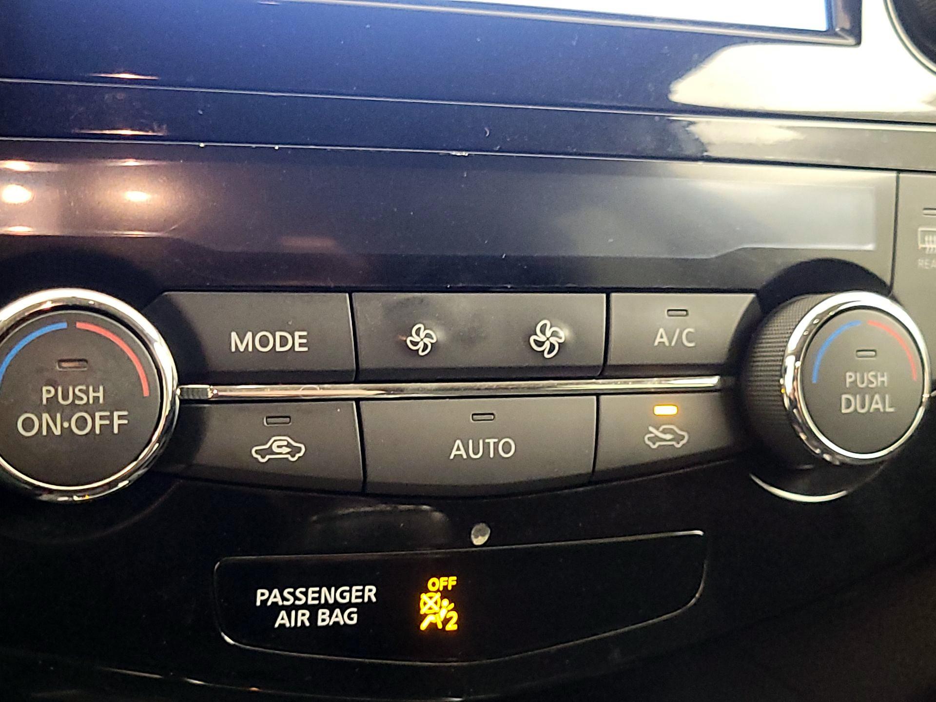 Thumbnail: 2017 Nissan Rogue - 16