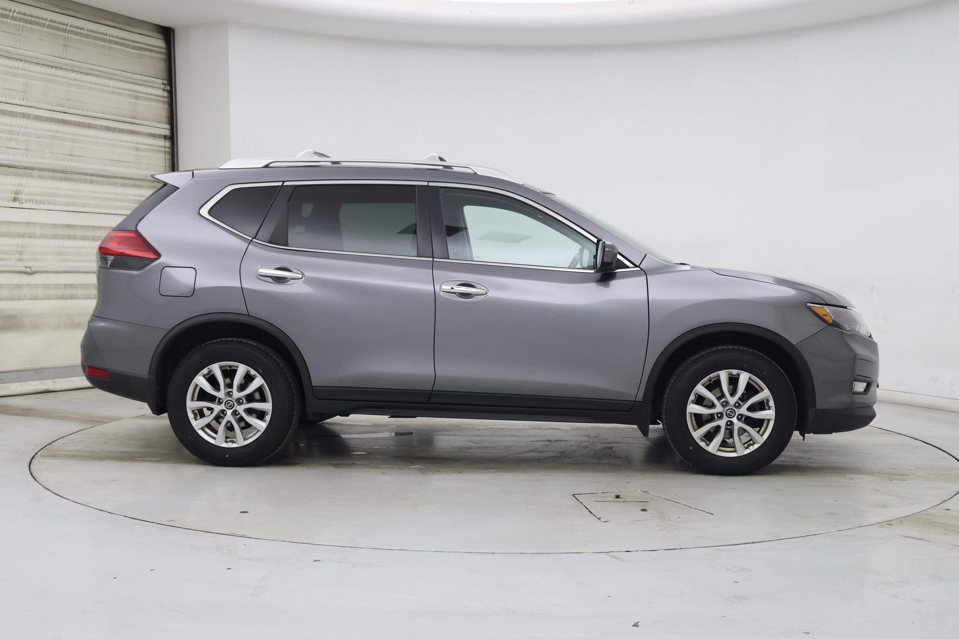 Thumbnail: 2017 Nissan Rogue - 7