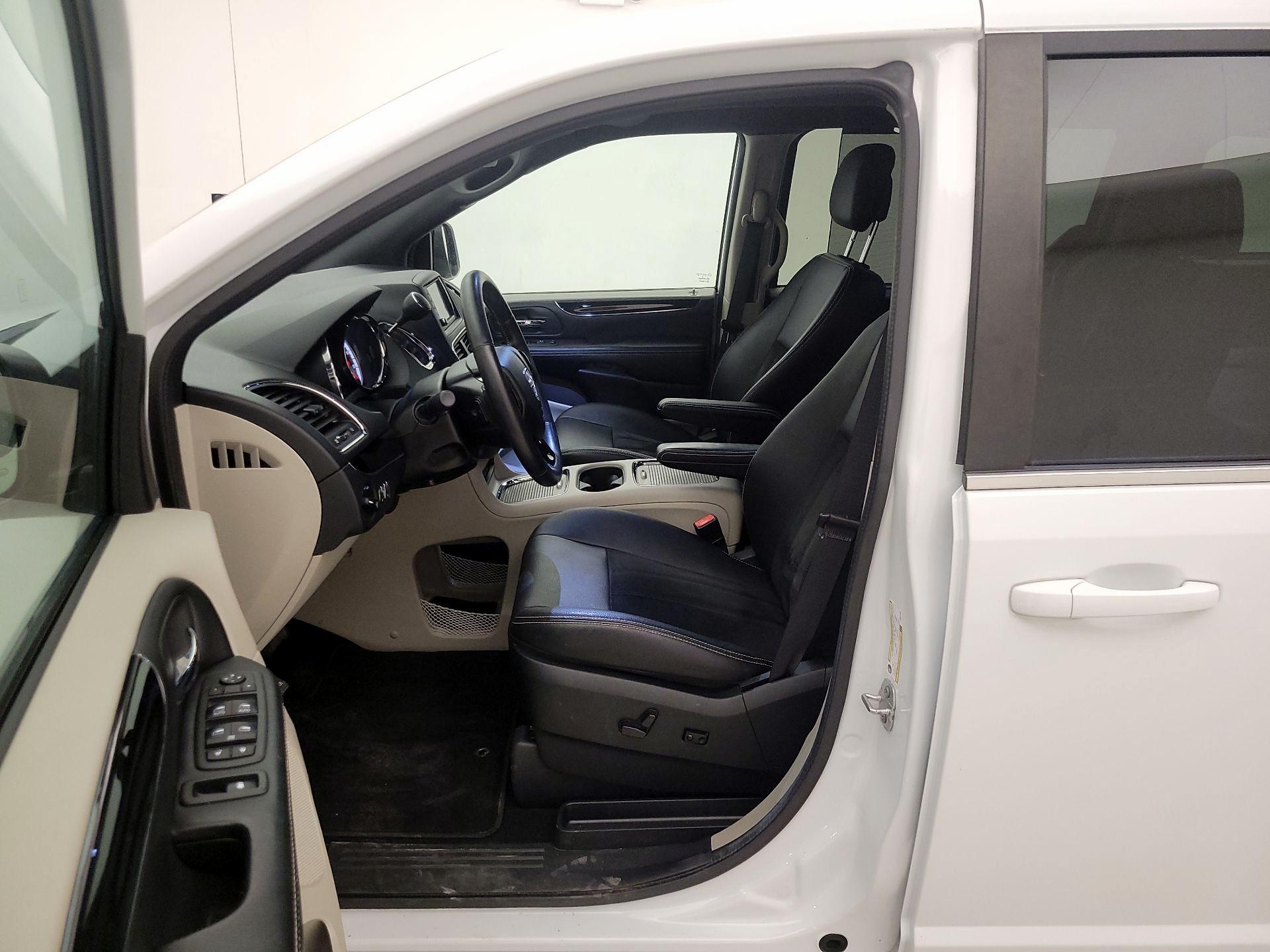 Thumbnail: 2019 Dodge Grand Caravan - 11