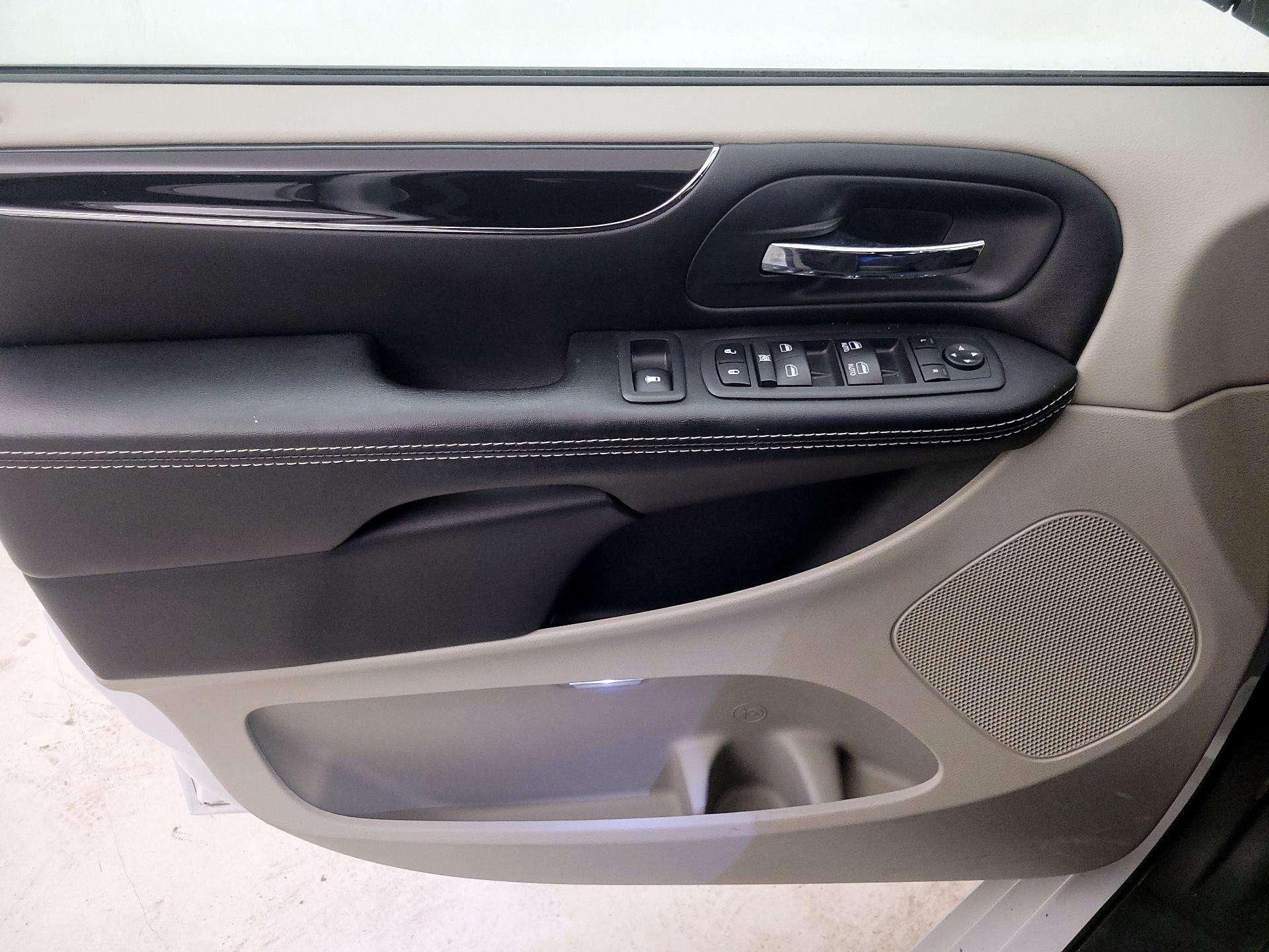 Thumbnail: 2019 Dodge Grand Caravan - 12