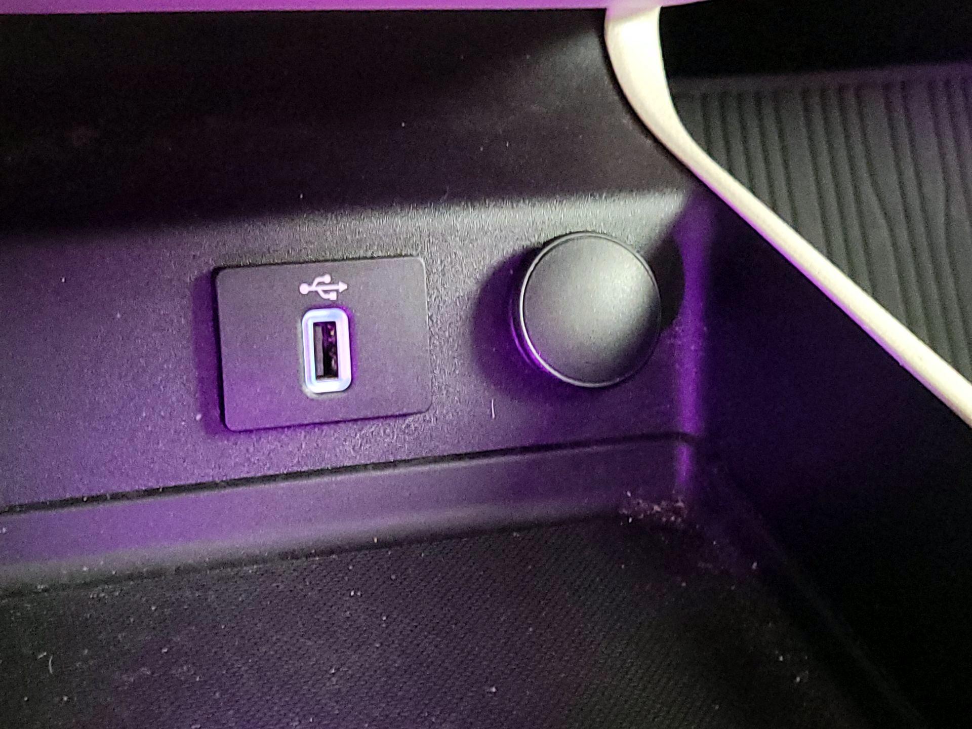 Thumbnail: 2017 Ford Fusion - 18