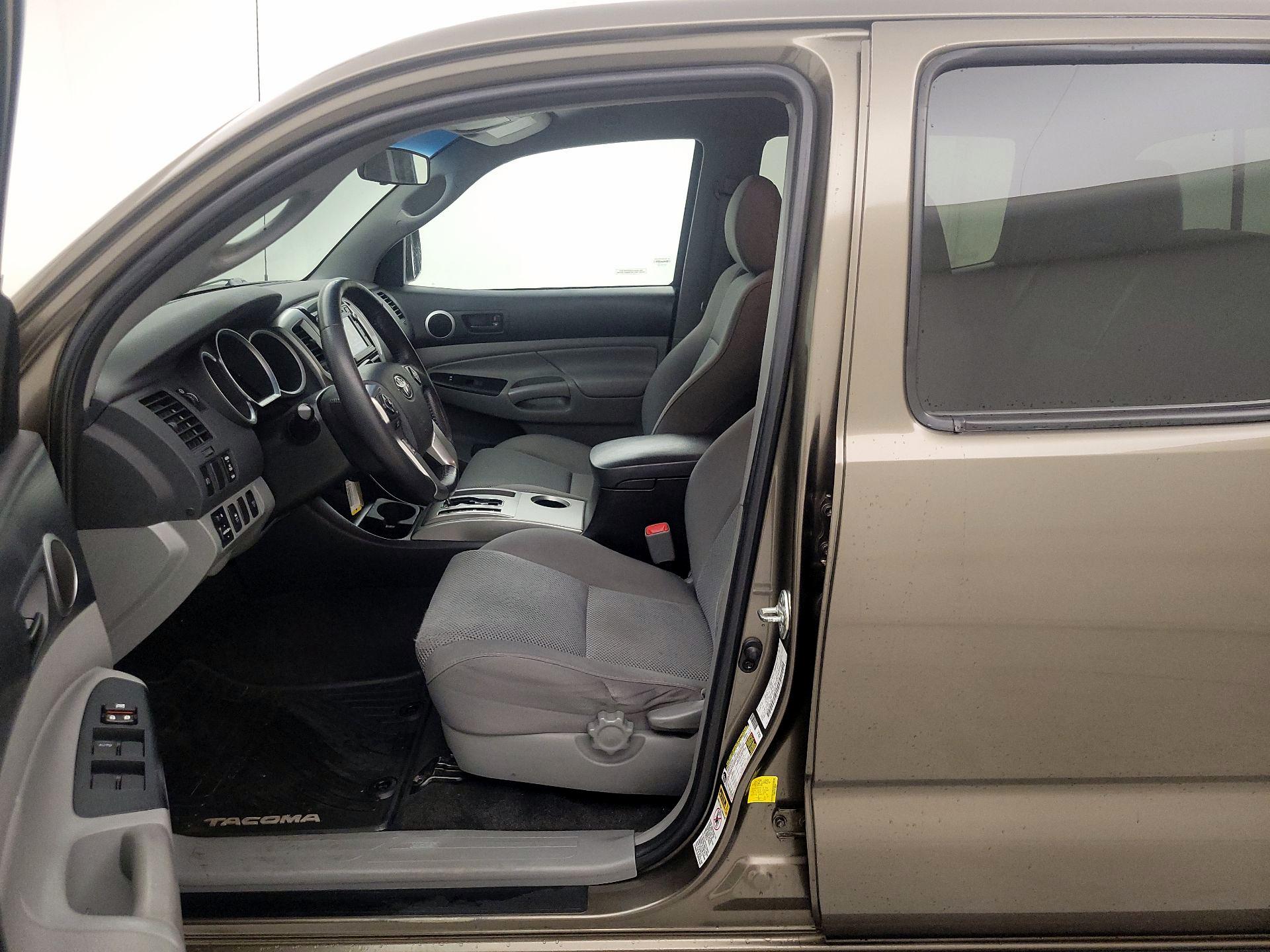 Thumbnail: 2015 Toyota Tacoma - 11