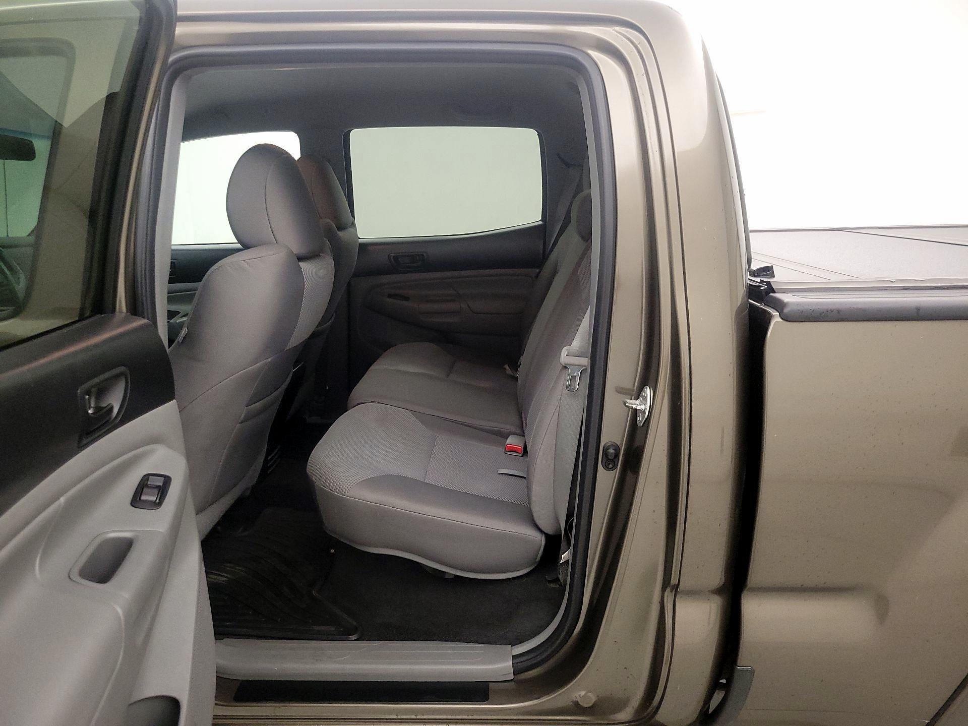 Thumbnail: 2015 Toyota Tacoma - 19