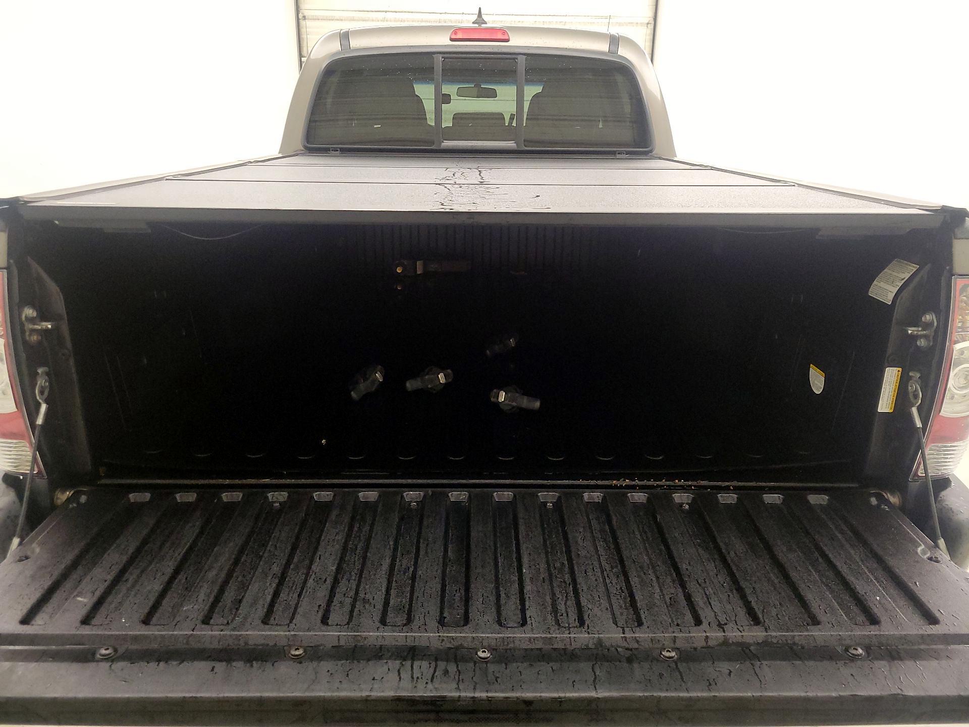 Thumbnail: 2015 Toyota Tacoma - 20