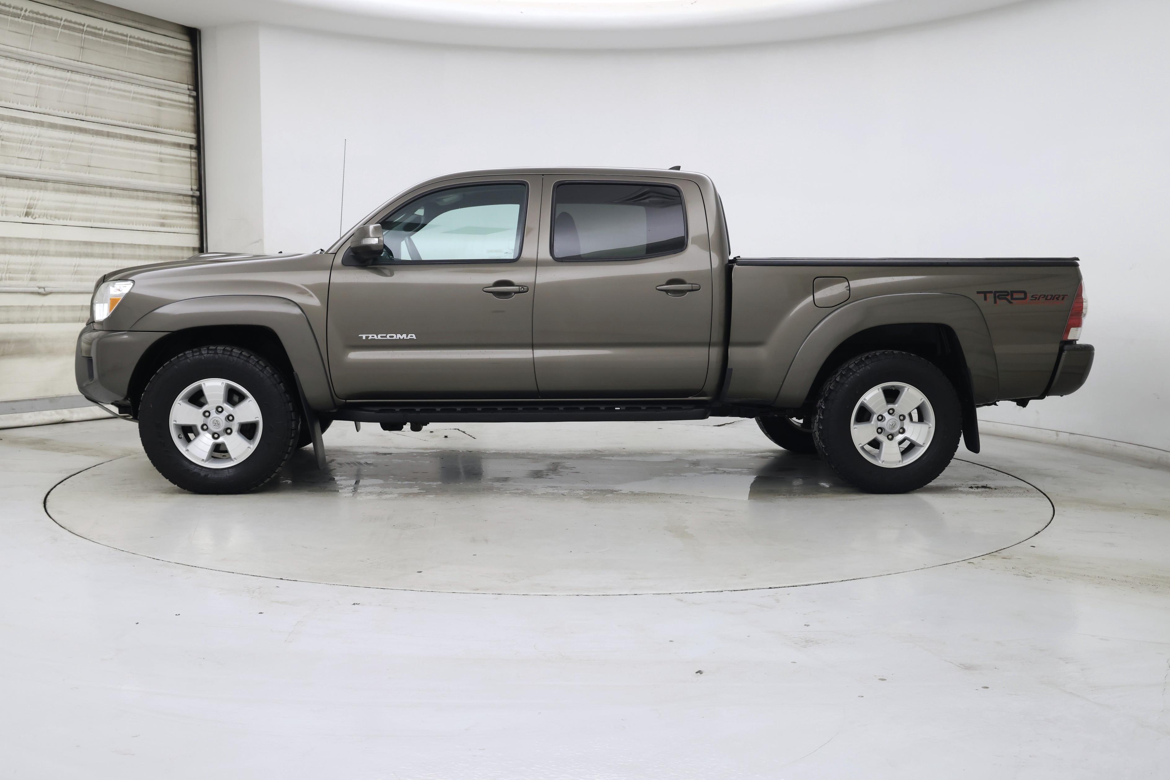 Thumbnail: 2015 Toyota Tacoma - 3