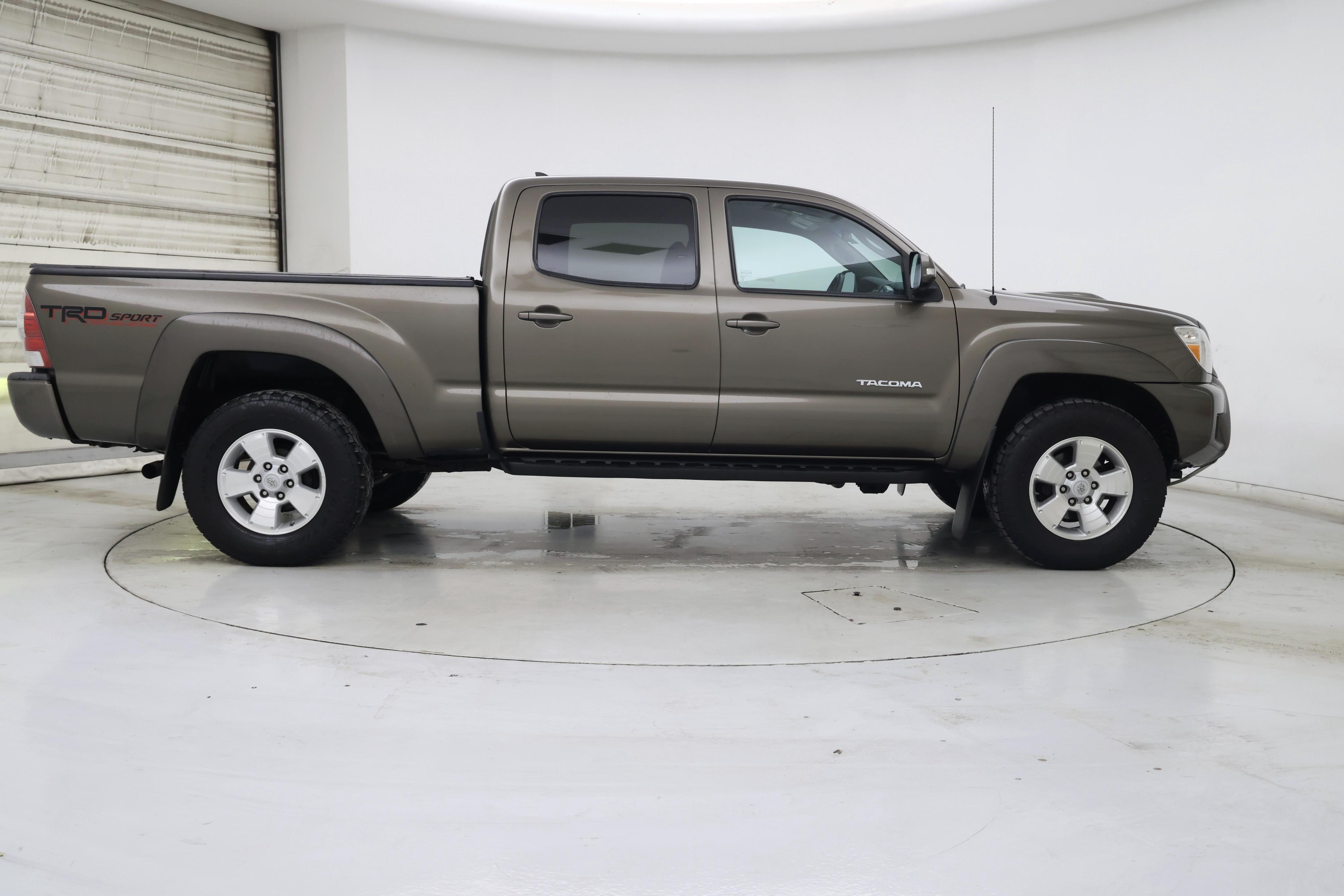 Thumbnail: 2015 Toyota Tacoma - 7