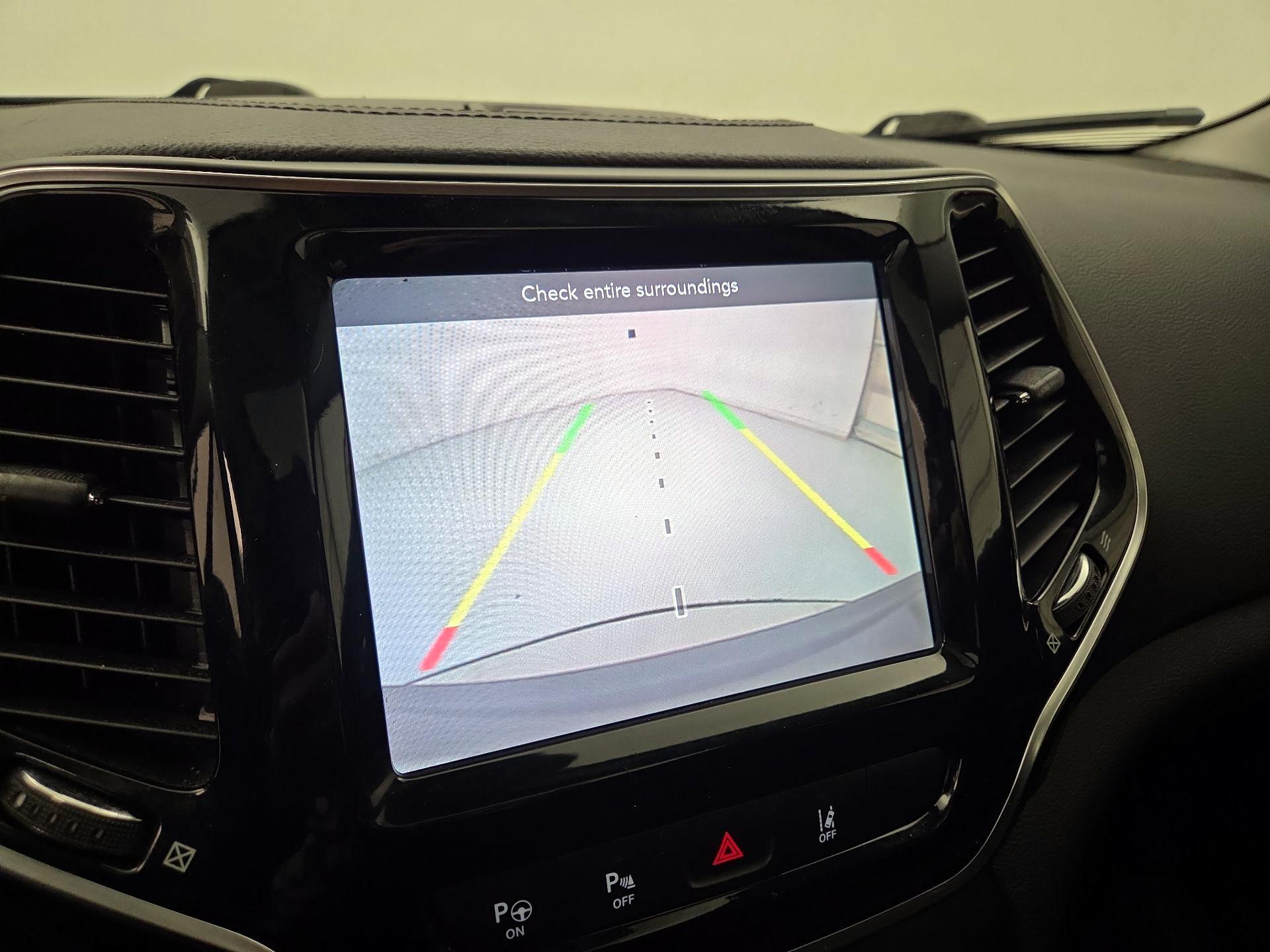 Thumbnail: 2019 Jeep Cherokee - 14