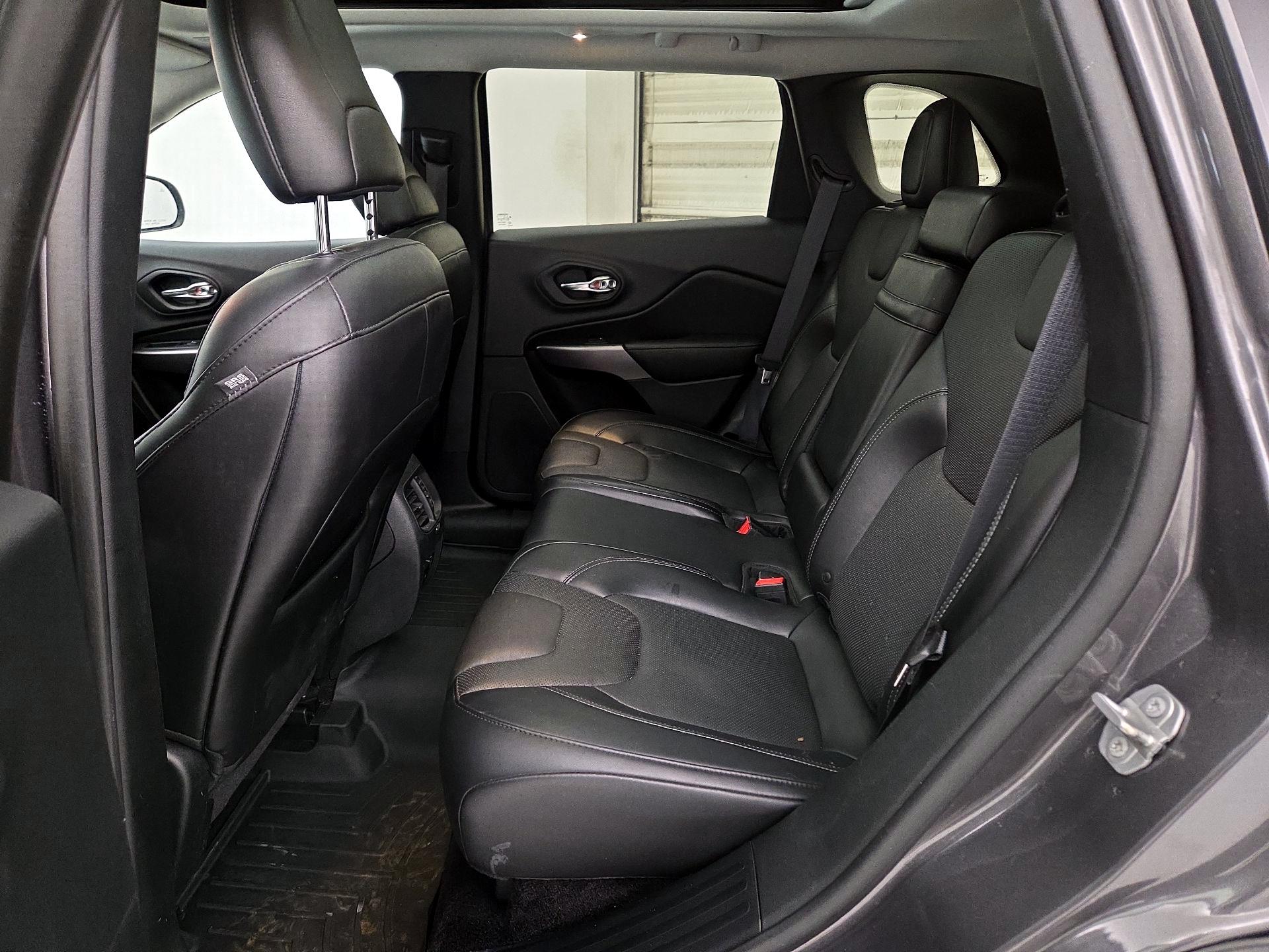 Thumbnail: 2019 Jeep Cherokee - 20