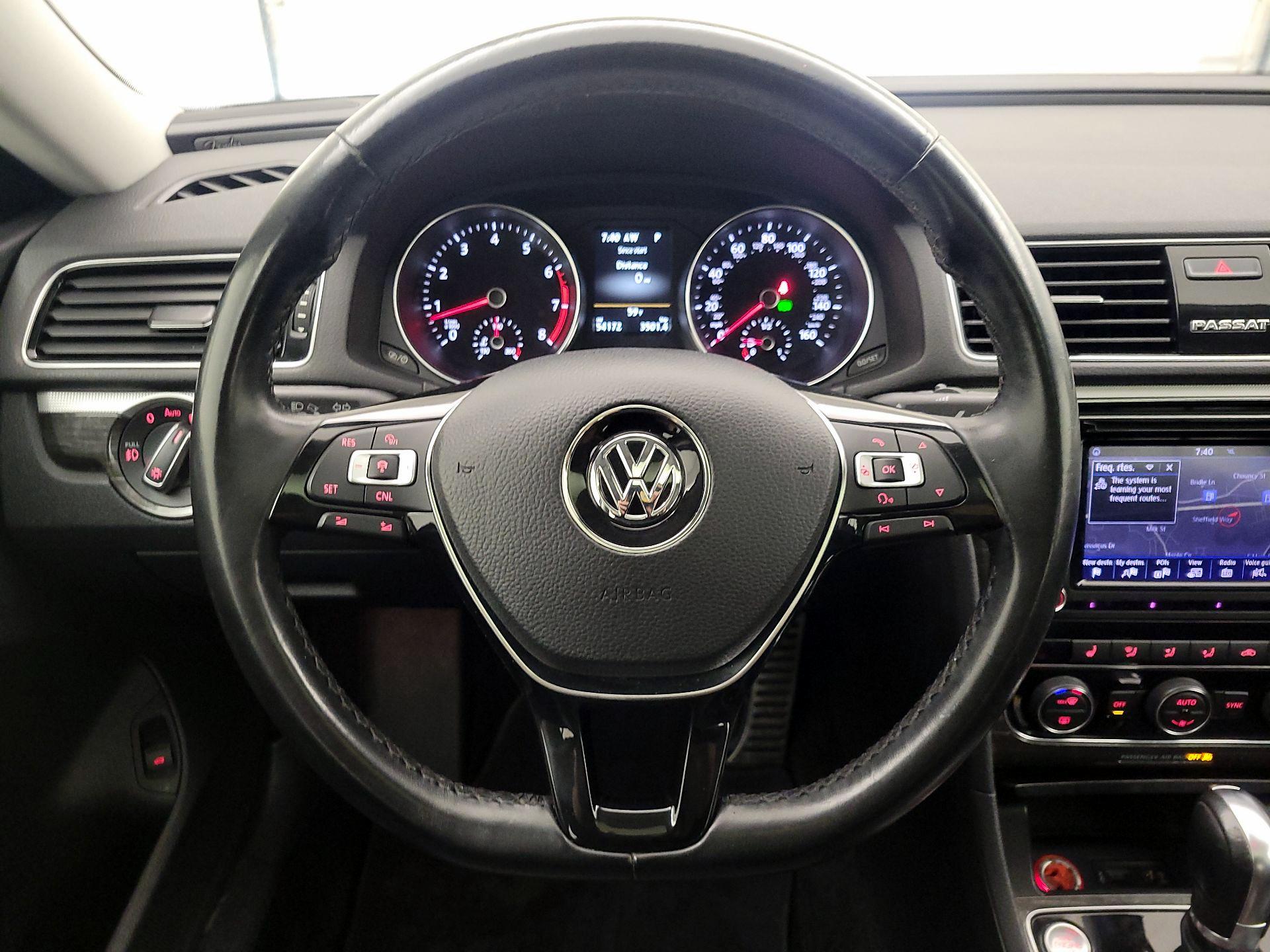 Thumbnail: 2018 Volkswagen Passat - 10