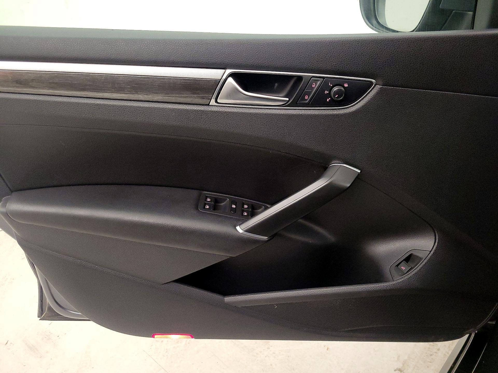 Thumbnail: 2018 Volkswagen Passat - 12