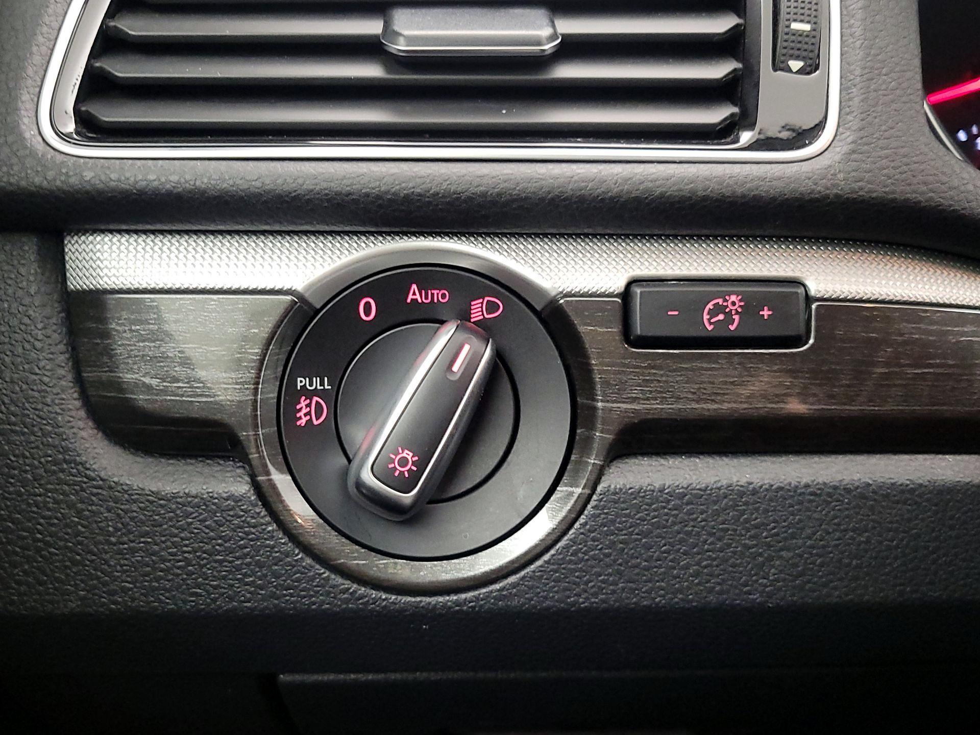 Thumbnail: 2018 Volkswagen Passat - 13