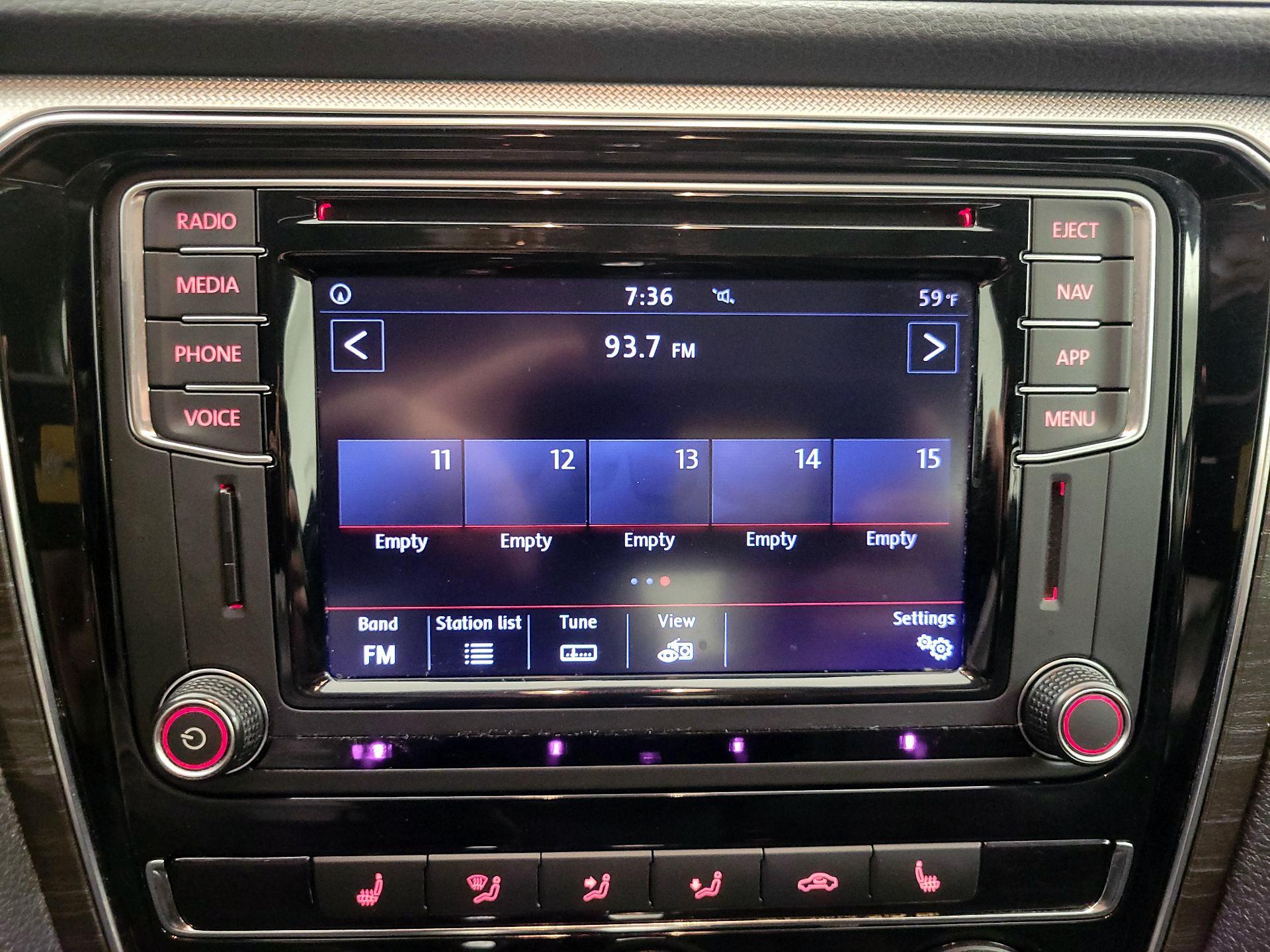 Thumbnail: 2018 Volkswagen Passat - 16