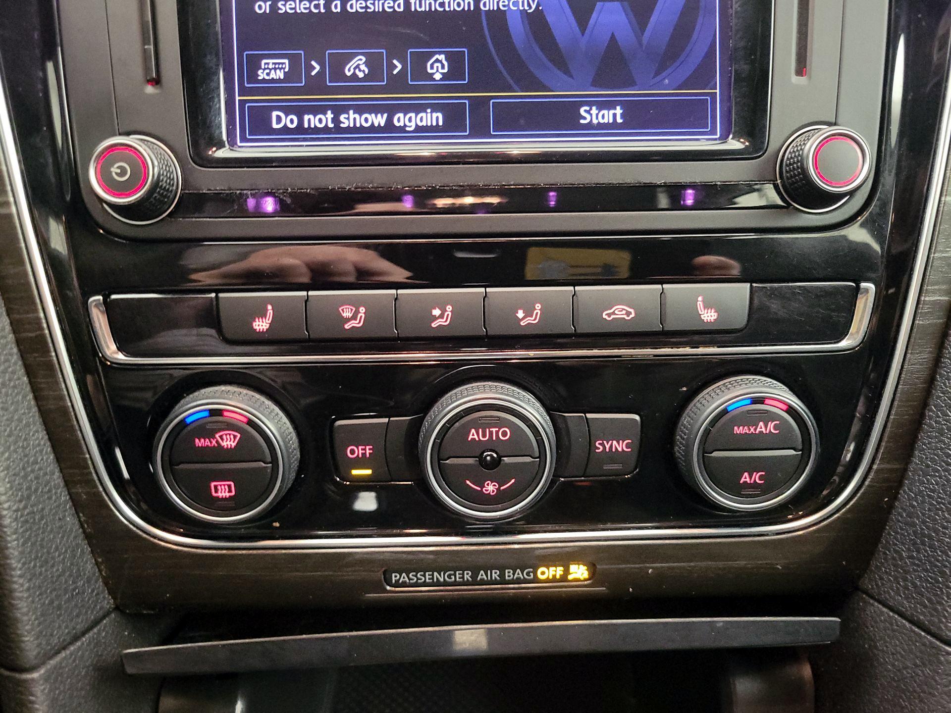 Thumbnail: 2018 Volkswagen Passat - 17