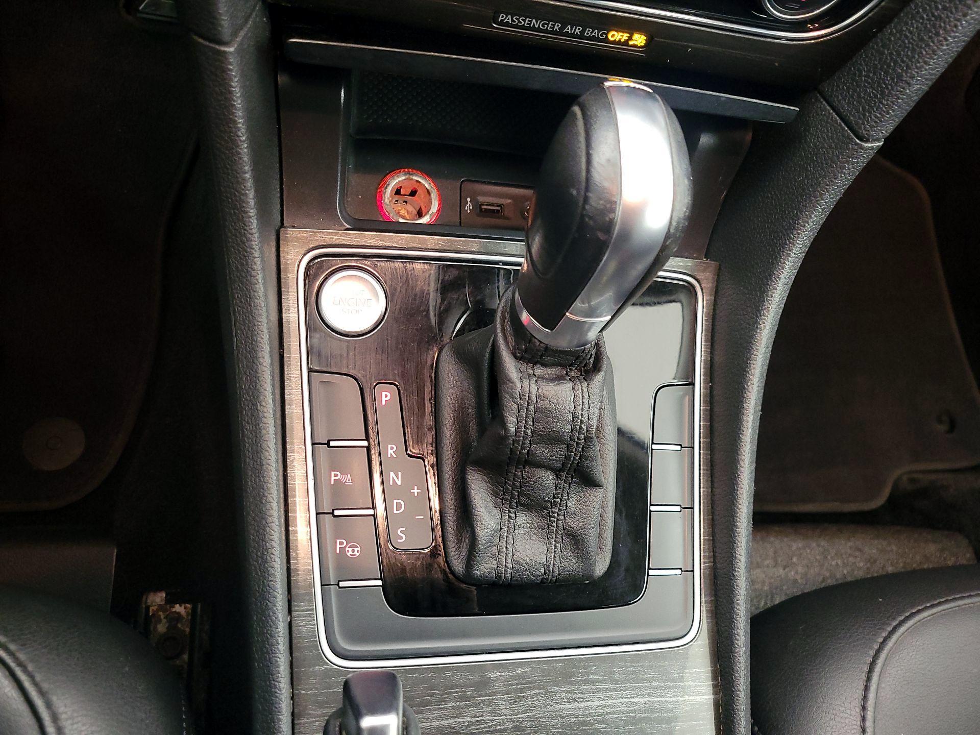 Thumbnail: 2018 Volkswagen Passat - 18