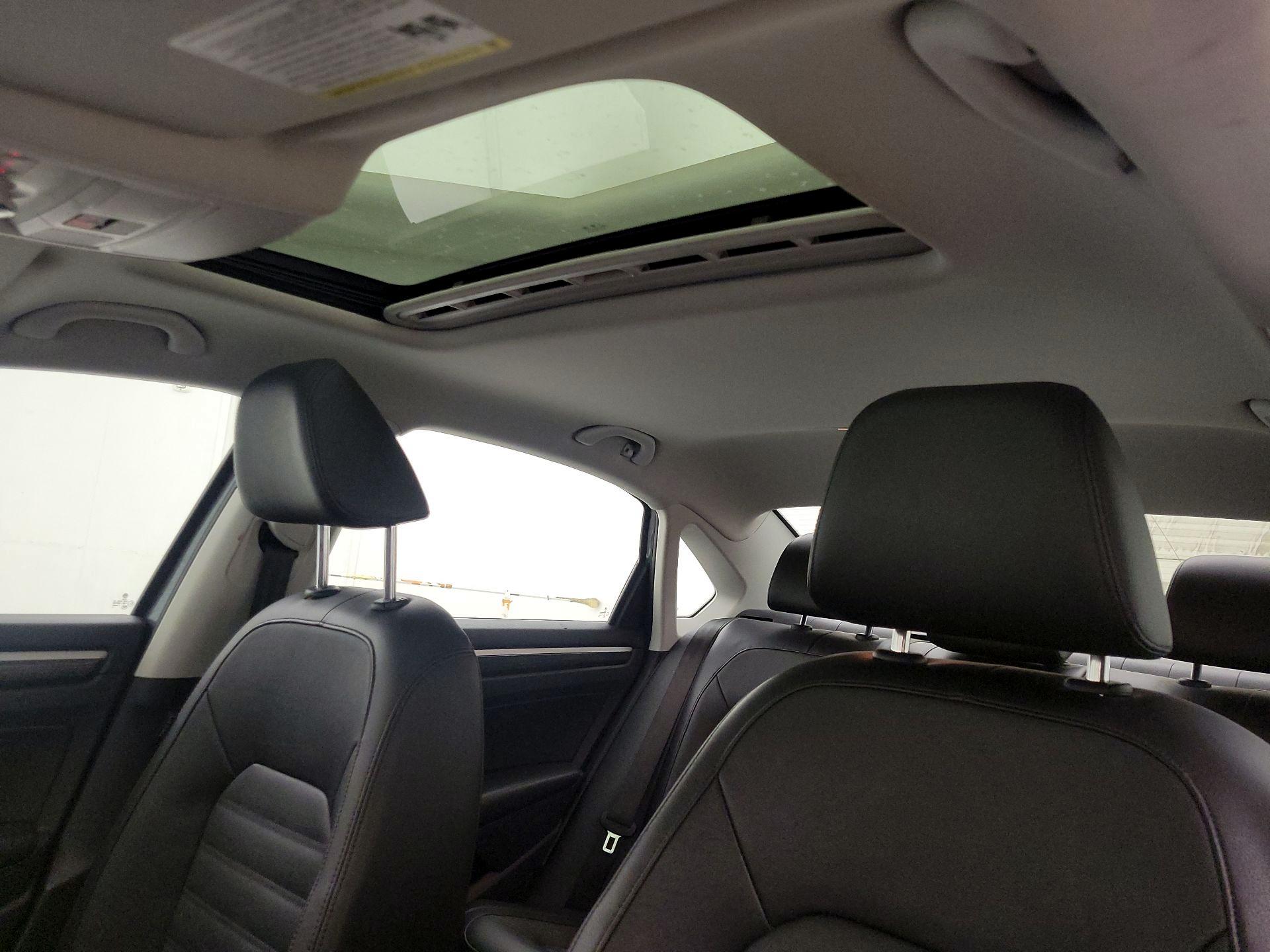 Thumbnail: 2018 Volkswagen Passat - 20