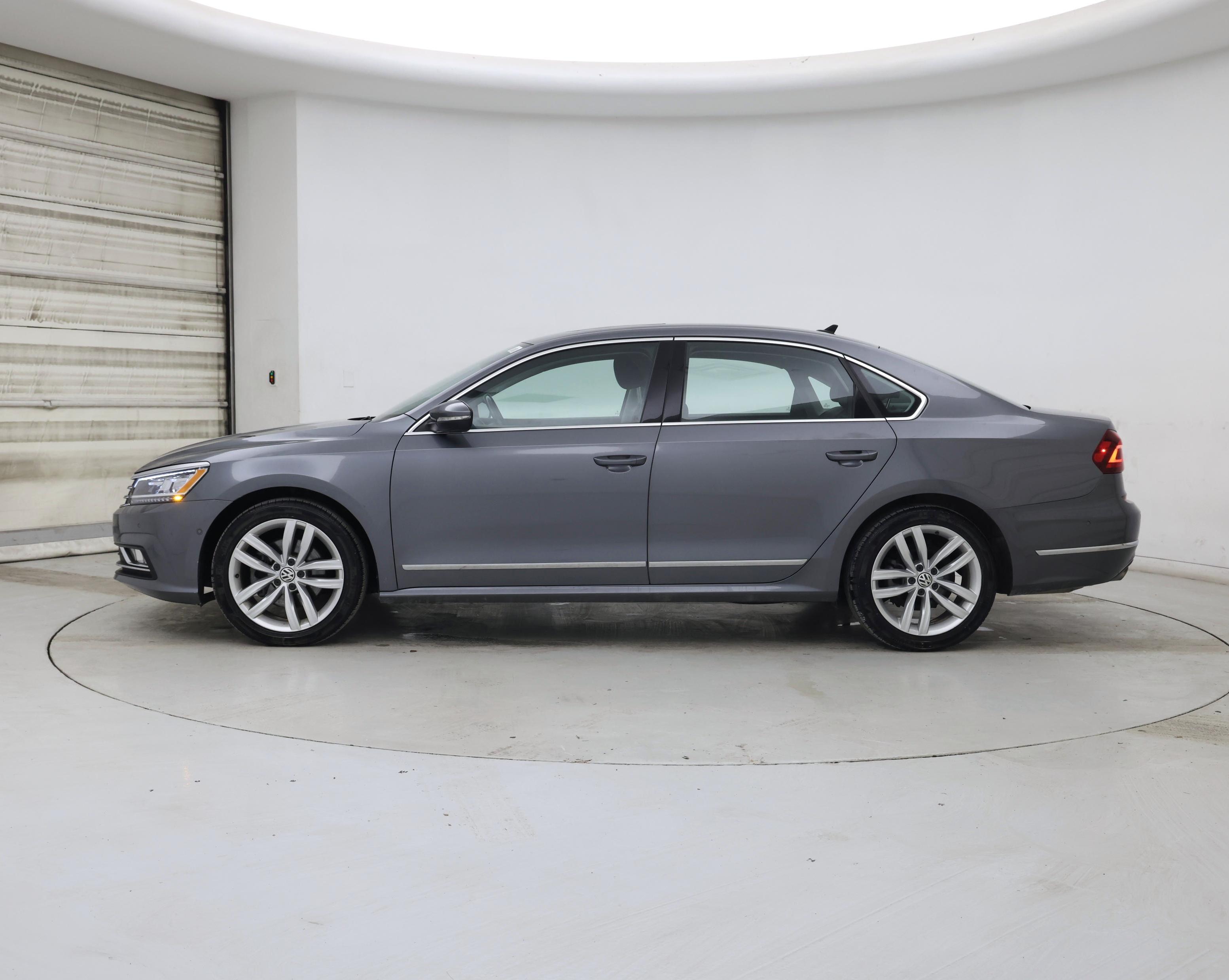 Thumbnail: 2018 Volkswagen Passat - 3