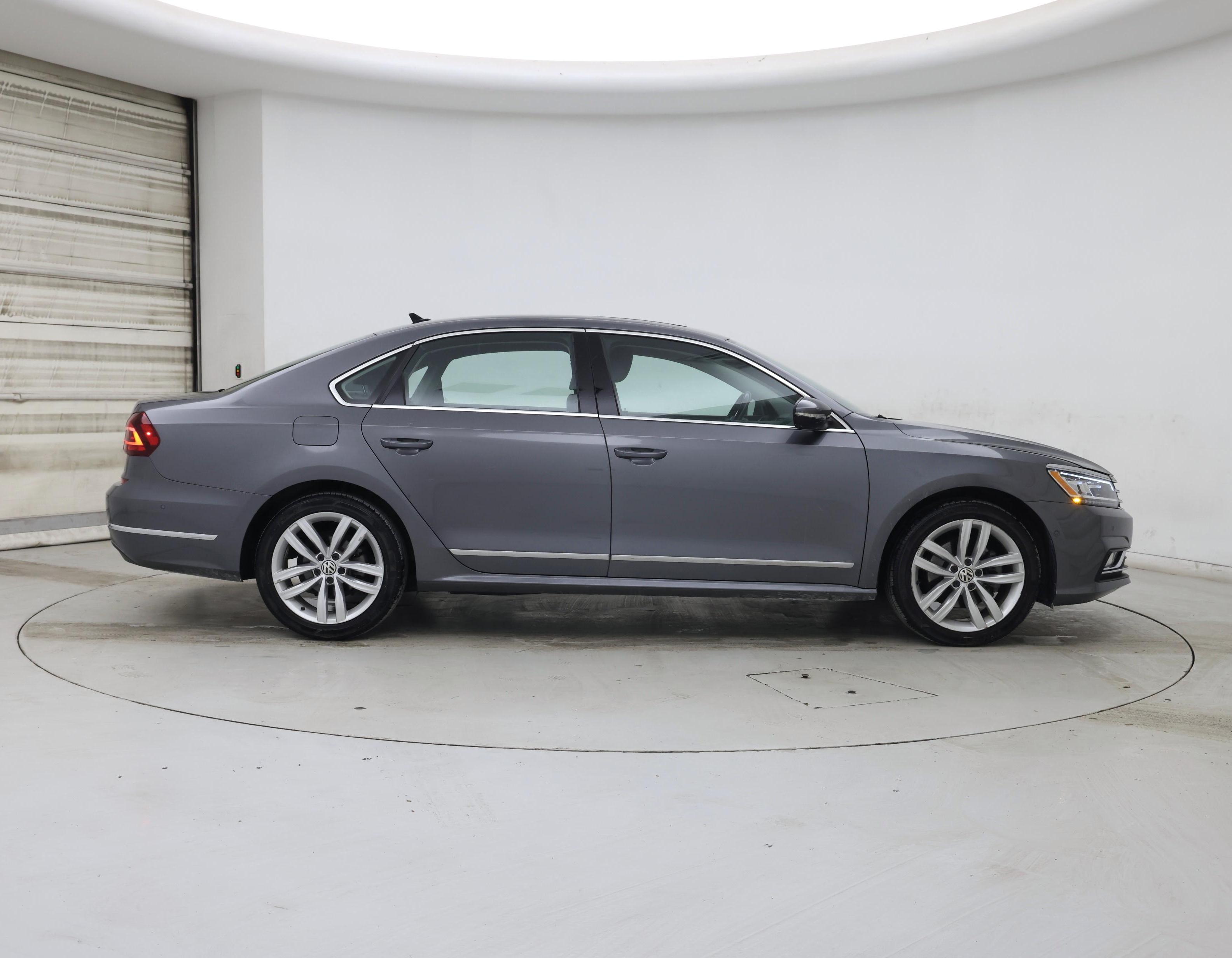 Thumbnail: 2018 Volkswagen Passat - 7