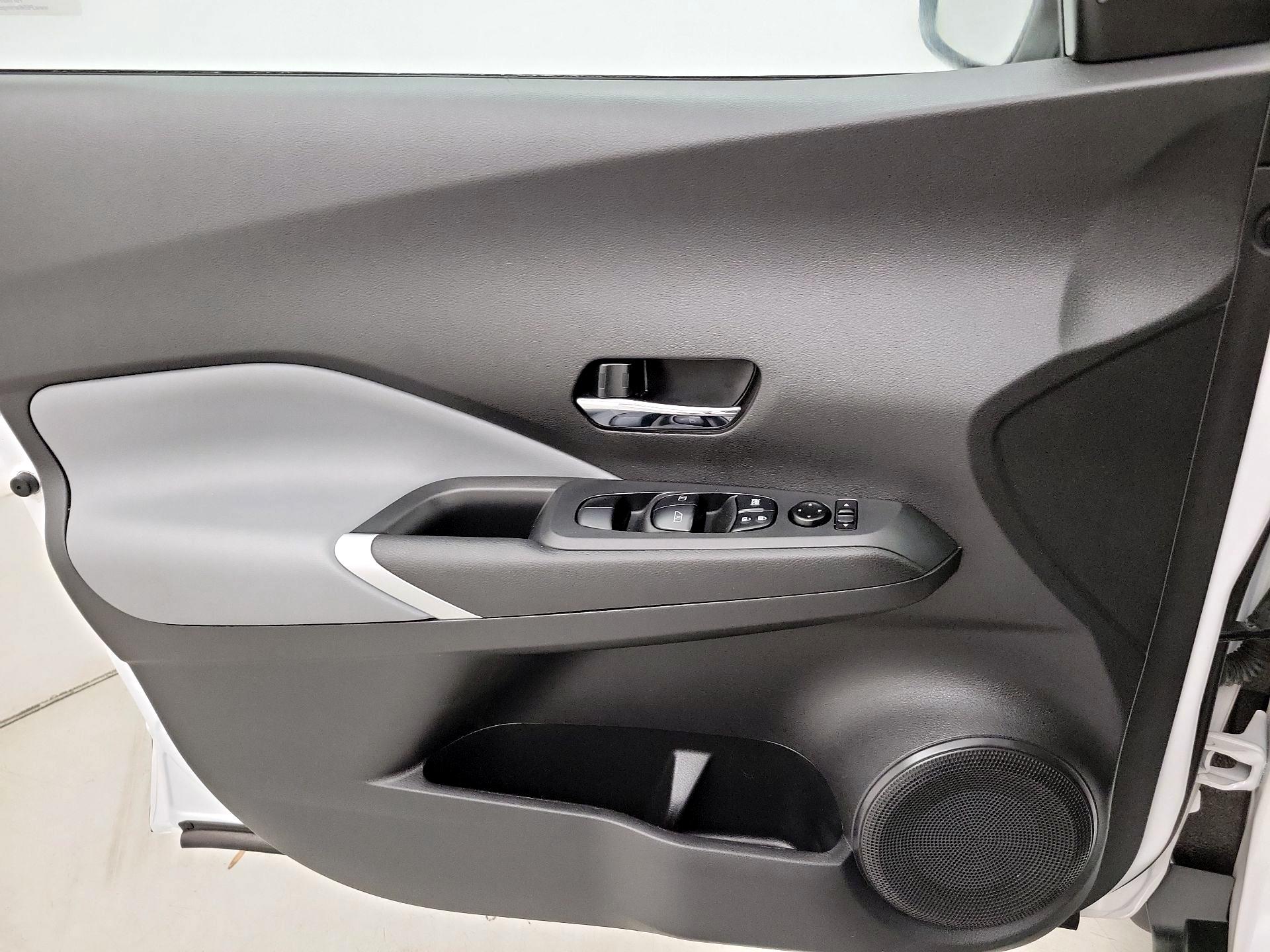 Thumbnail: 2021 Nissan Kicks - 12