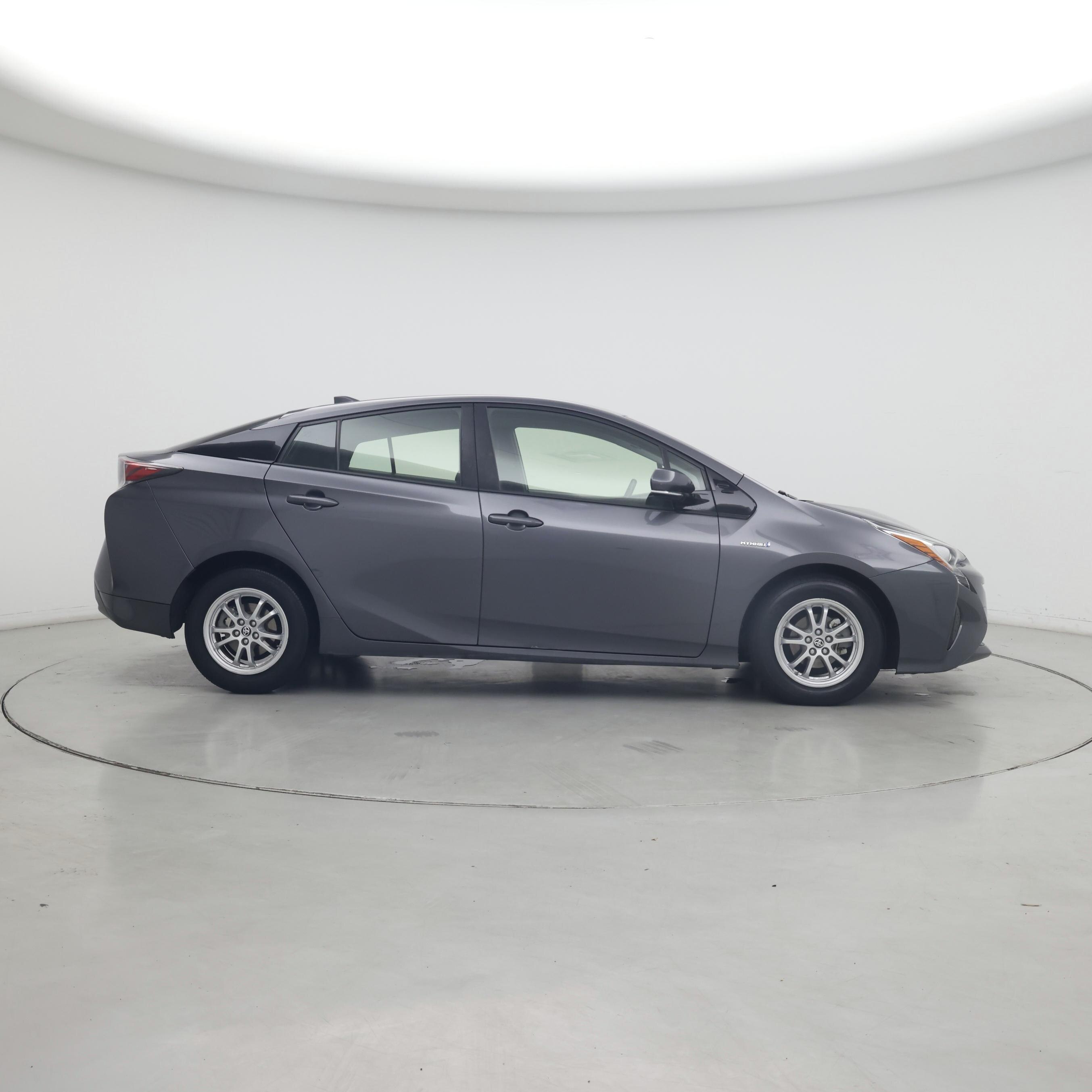 Thumbnail: 2017 Toyota Prius - 7