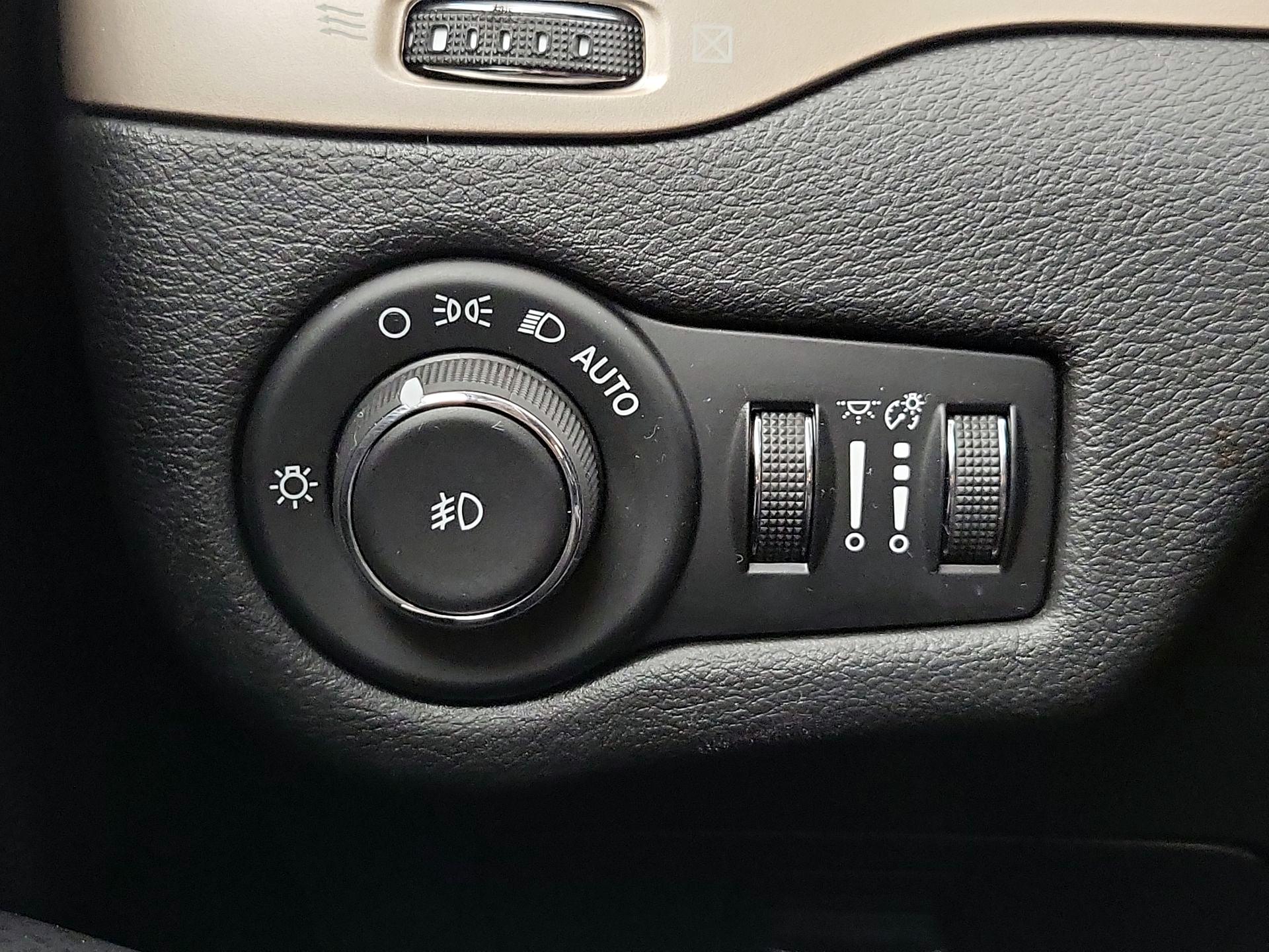 Thumbnail: 2017 Jeep Cherokee - 13