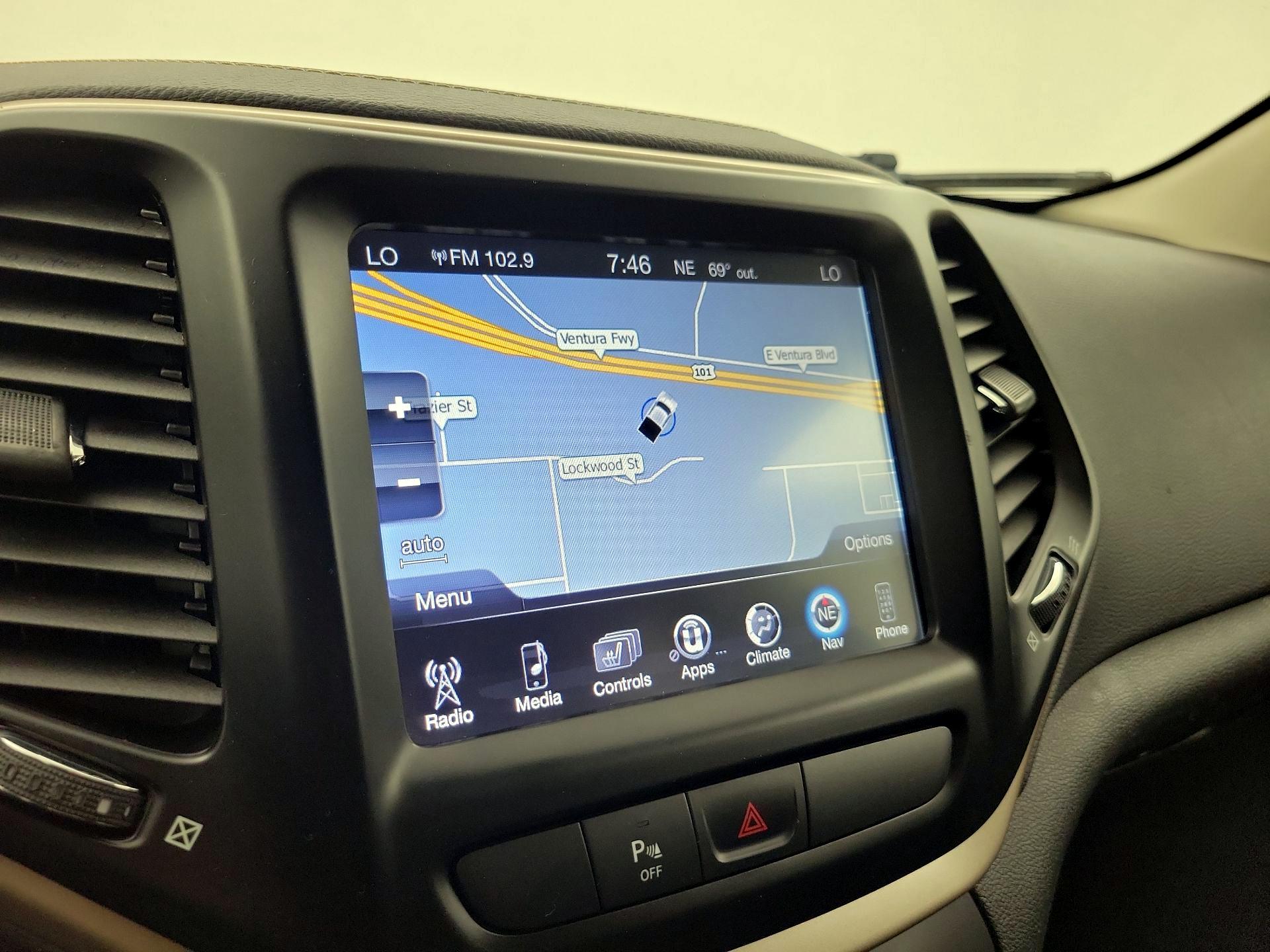 Thumbnail: 2017 Jeep Cherokee - 14