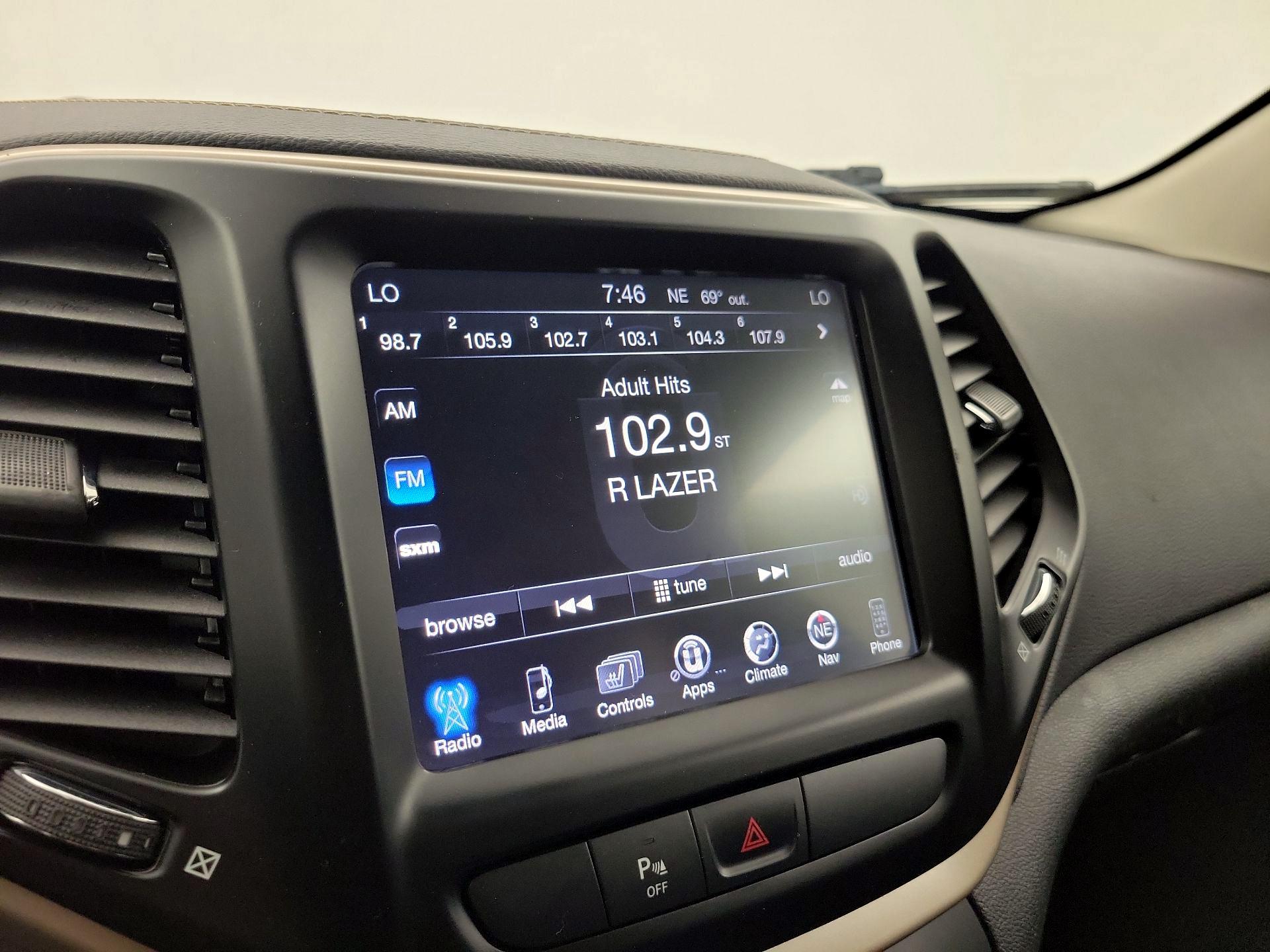 Thumbnail: 2017 Jeep Cherokee - 16